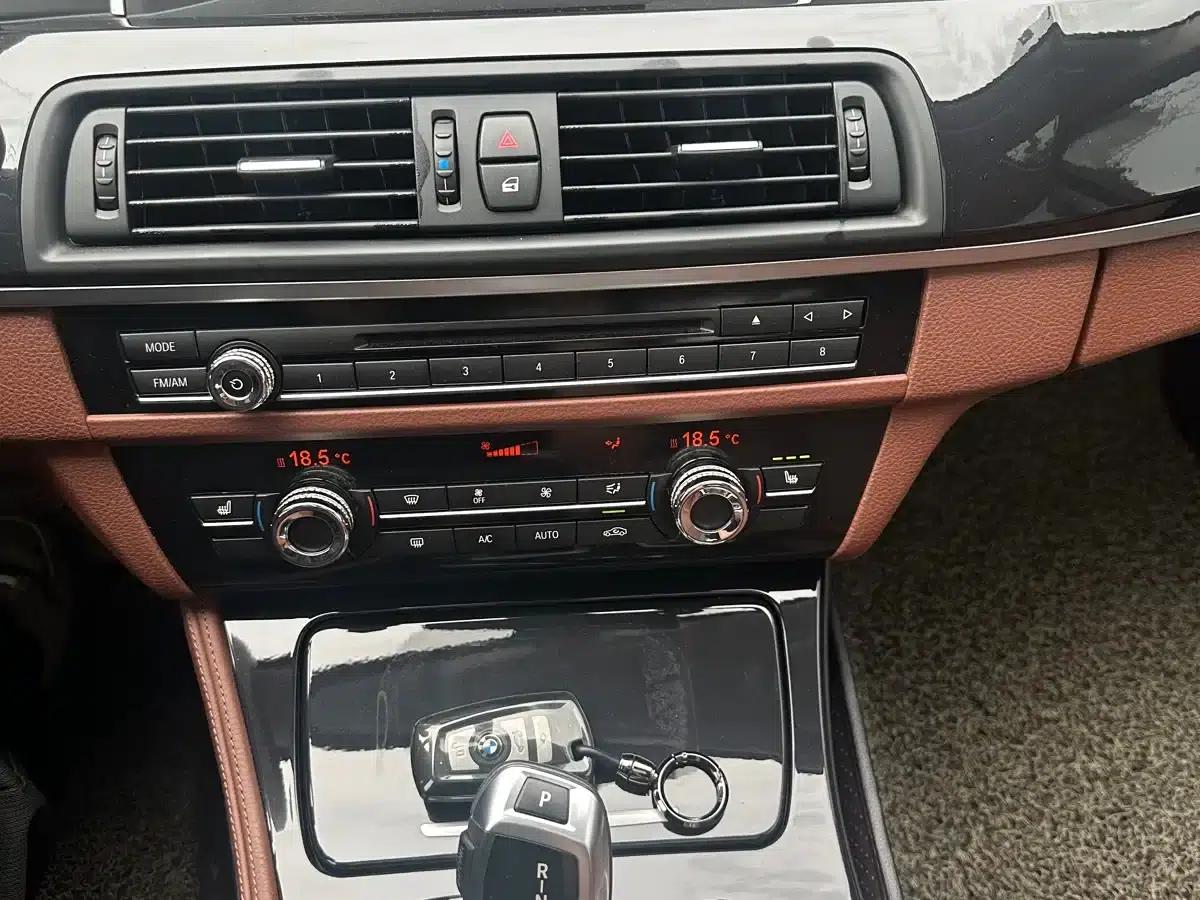 BMW 5 Series 2017 520Li Elegant Edition — миниатюра 20