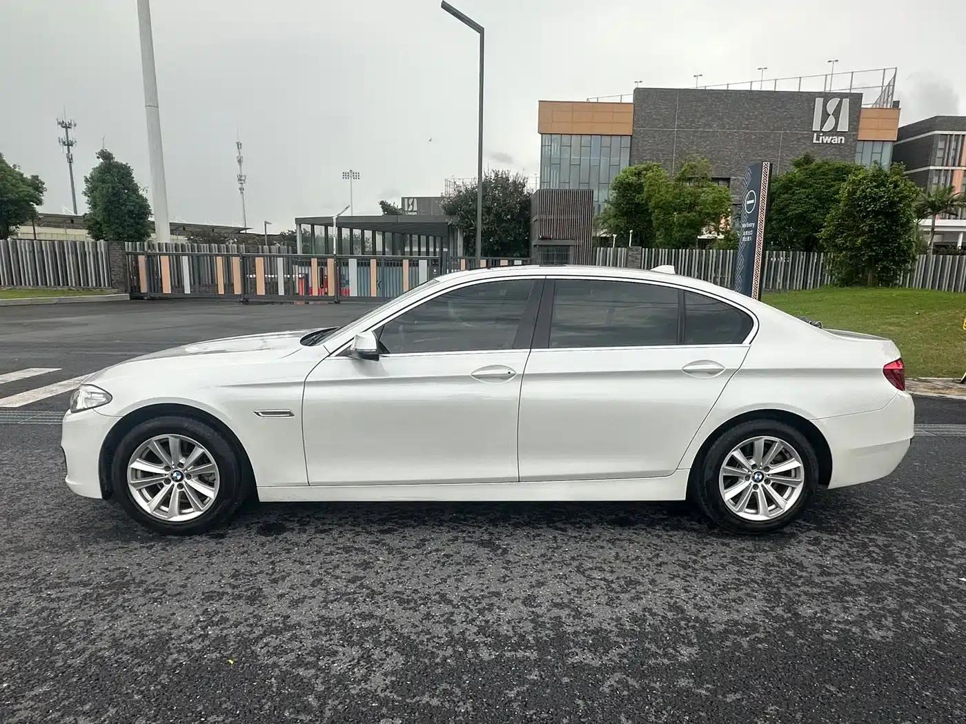 BMW 5 Series 2017 520Li Elegant Edition — миниатюра 4