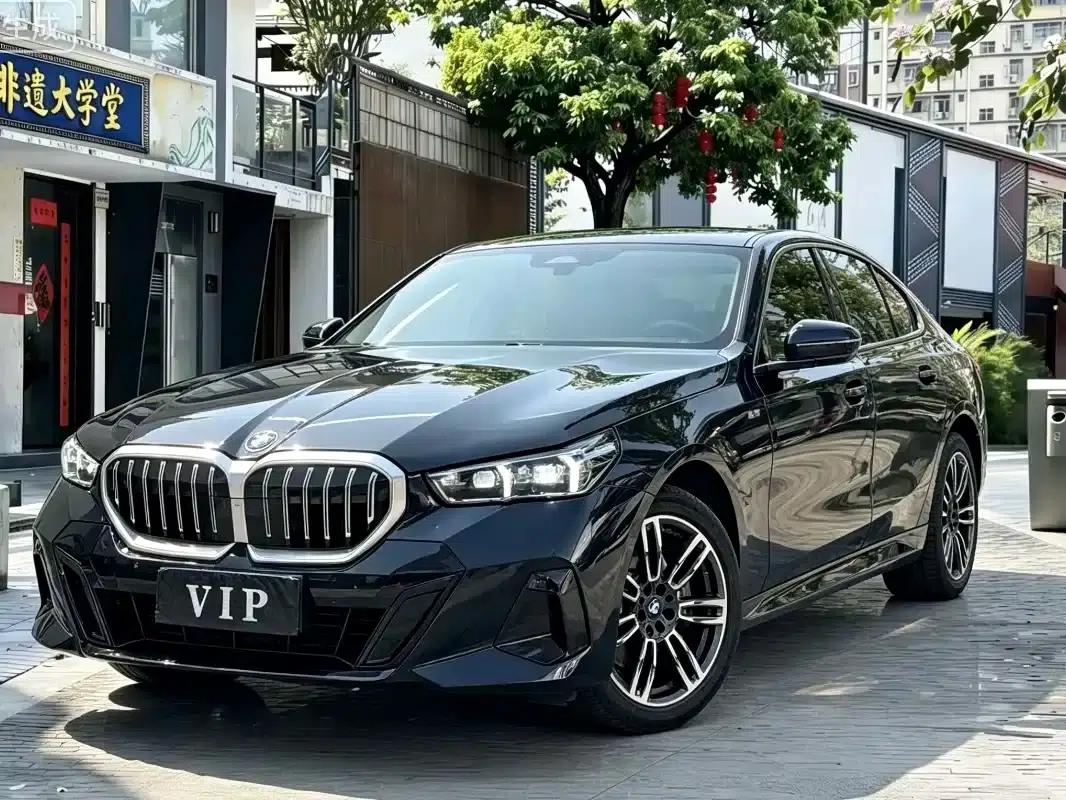 2024 BMW 5 Series 525Li M Sport Package — миниатюра 2