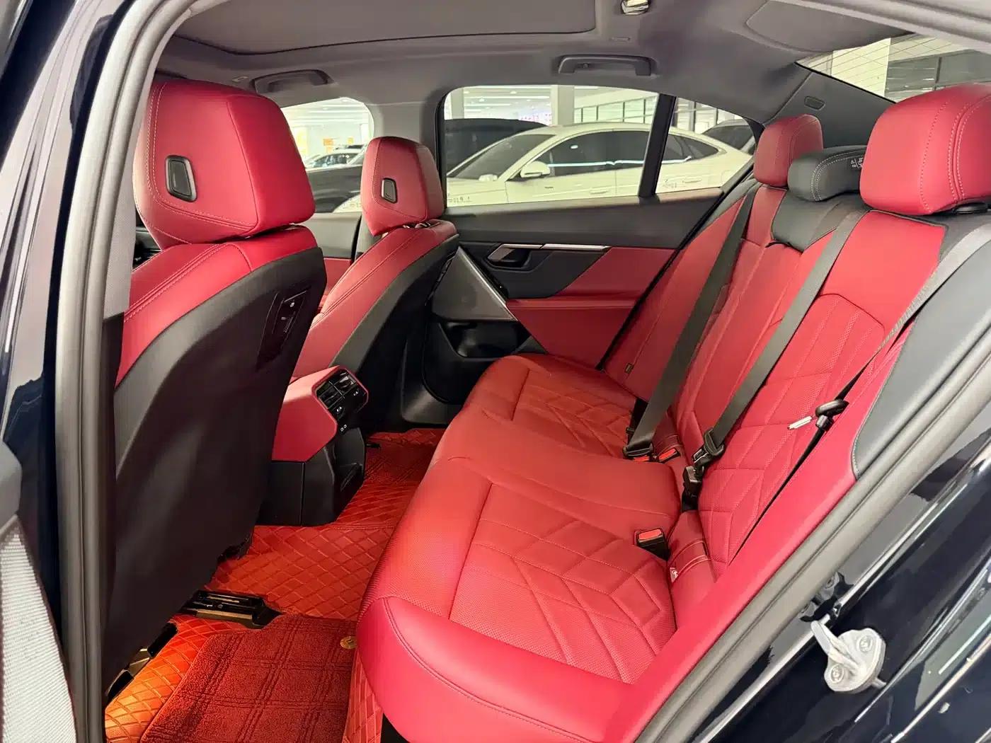 2024 BMW 5 Series 525Li M Sport Package — миниатюра 5