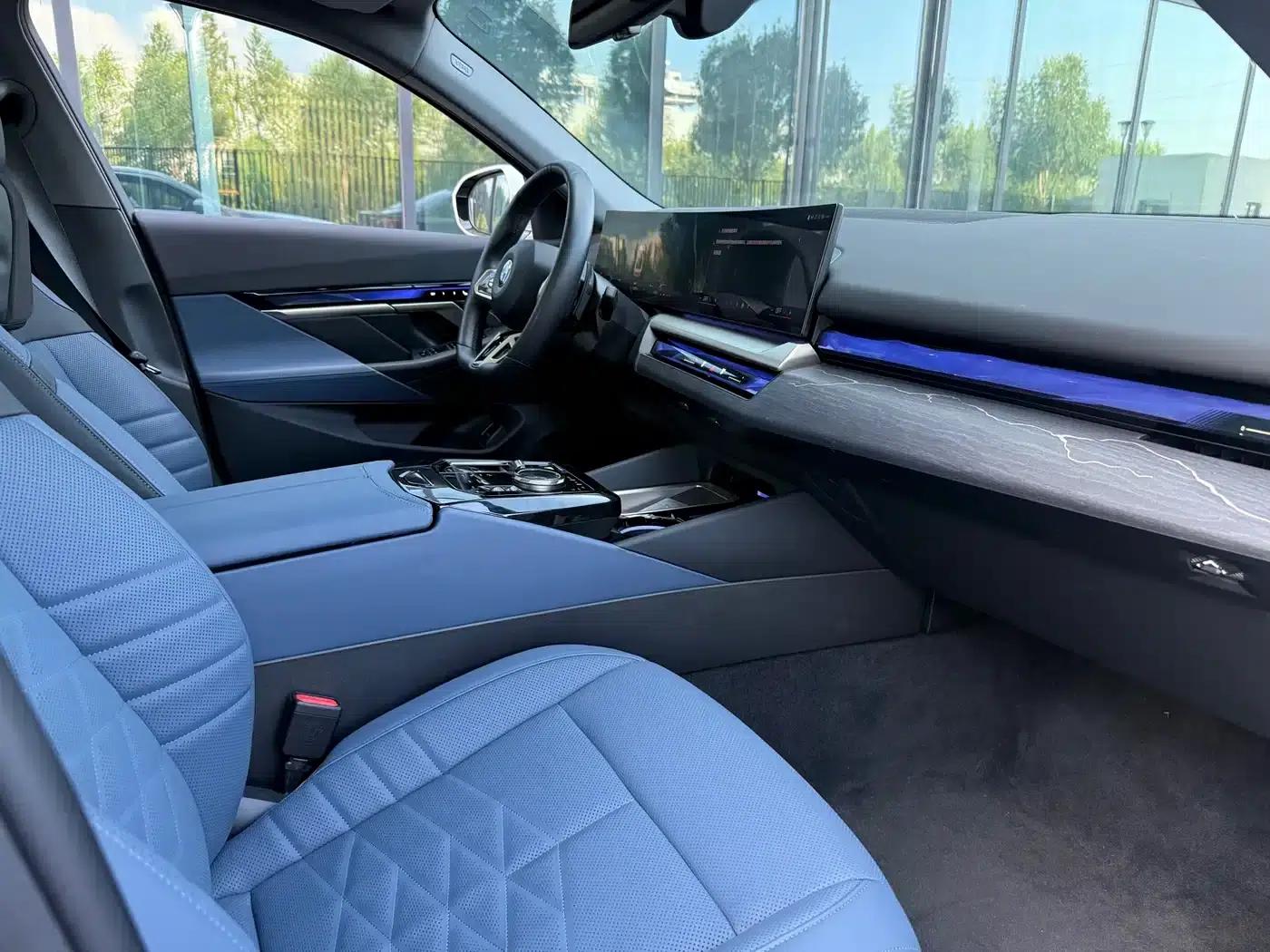 2024 BMW 5 Series 530Li Luxury M Sport Package — миниатюра 15