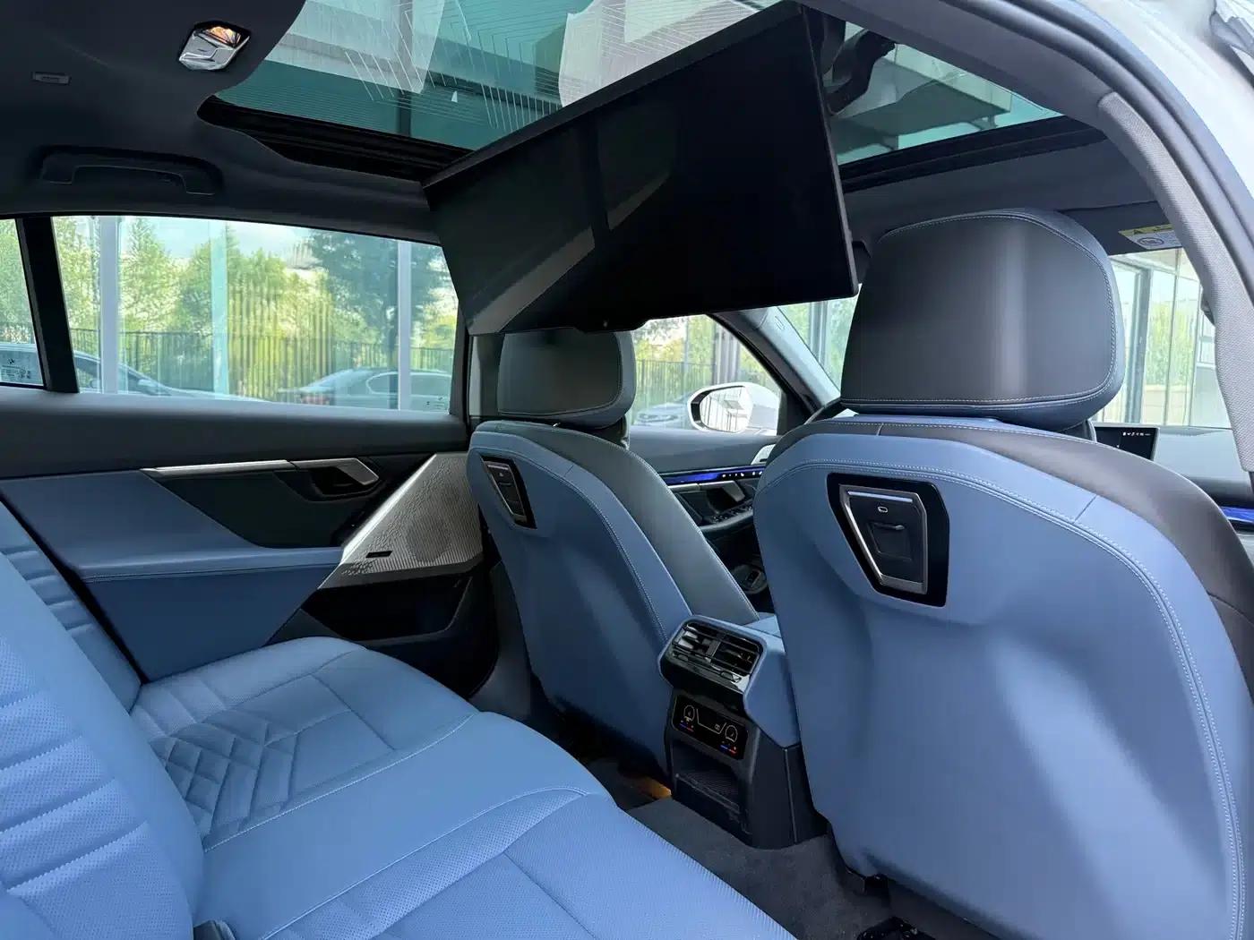 2024 BMW 5 Series 530Li Luxury M Sport Package — миниатюра 16