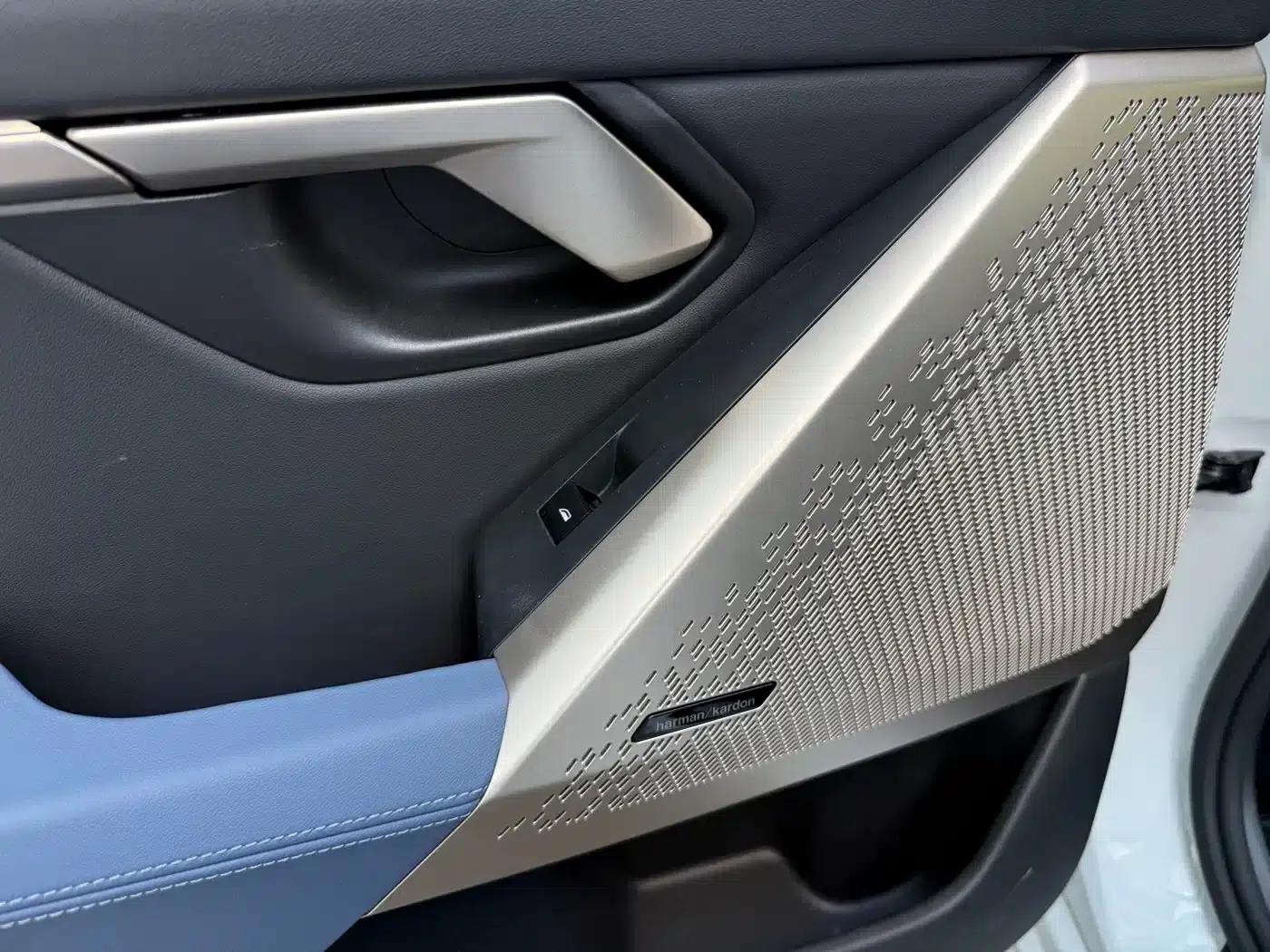 2024 BMW 5 Series 530Li Luxury M Sport Package — миниатюра 18