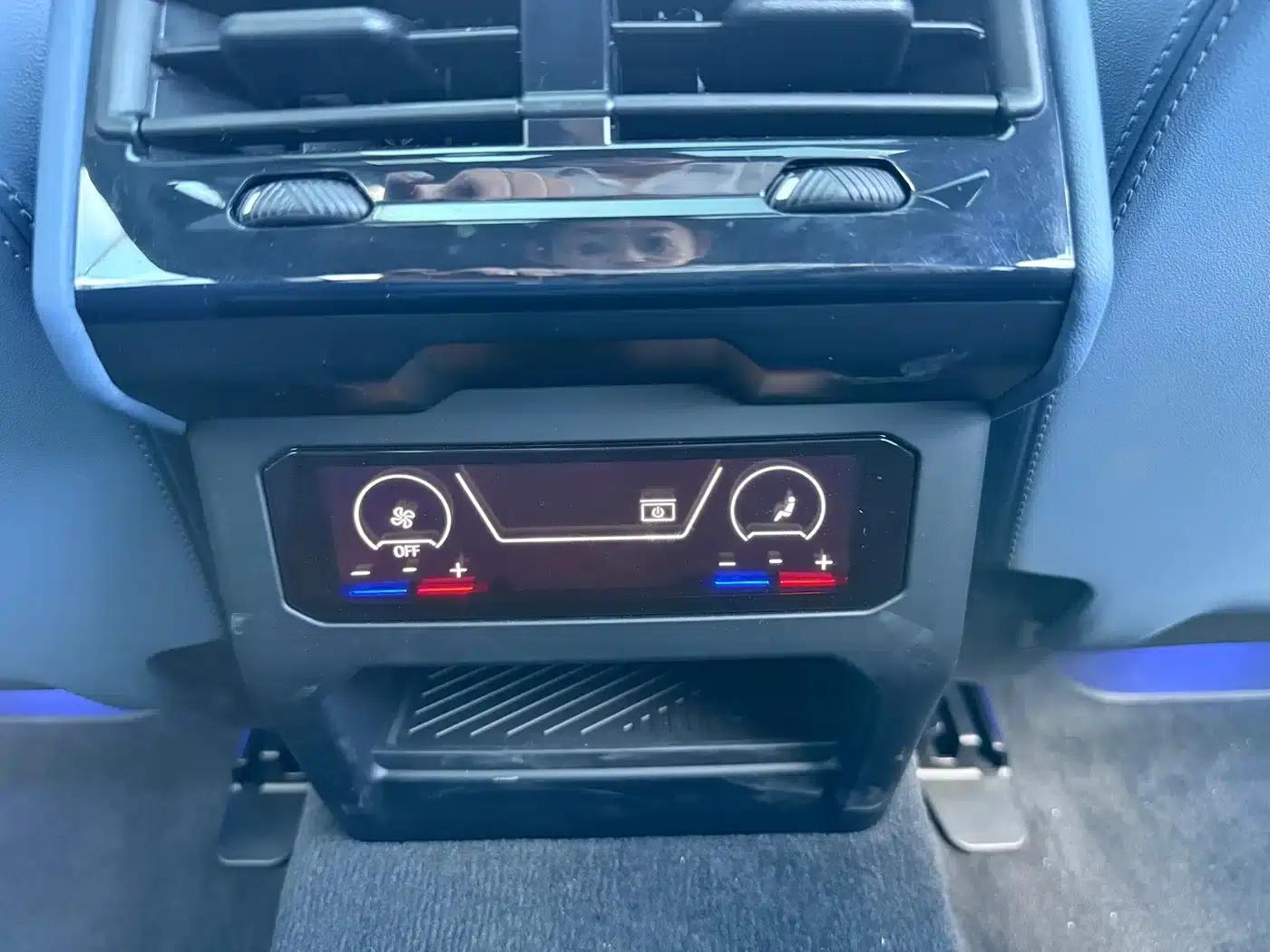 2024 BMW 5 Series 530Li Luxury M Sport Package — миниатюра 22