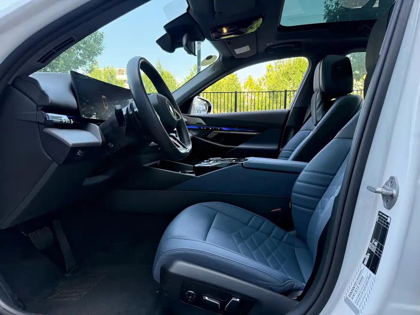 2024 BMW 5 Series 530Li Luxury M Sport Package — миниатюра 8