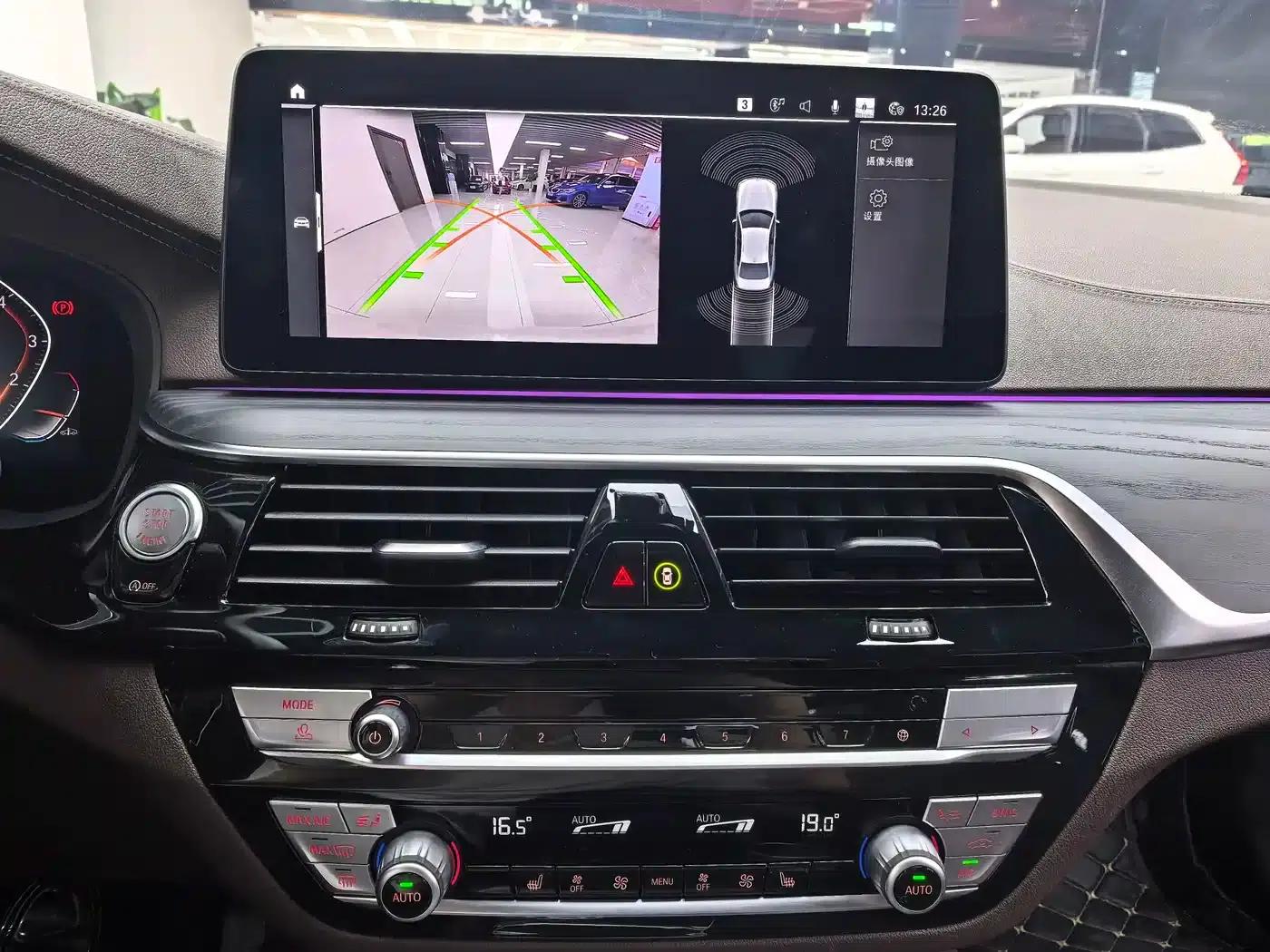 2021 BMW 5 Series 530Li Leading Edition M Sport Package — миниатюра 14