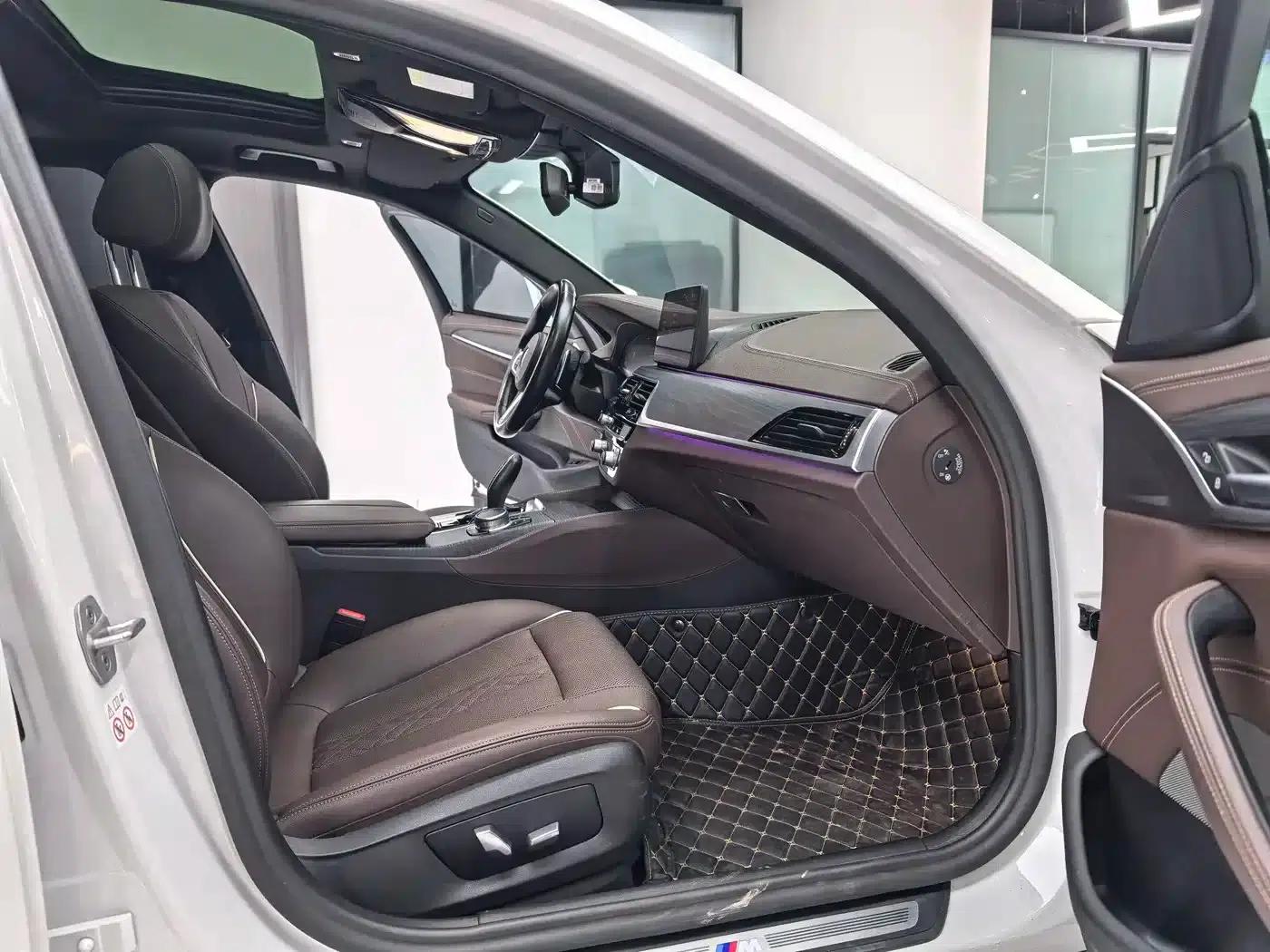 2021 BMW 5 Series 530Li Leading Edition M Sport Package — миниатюра 4
