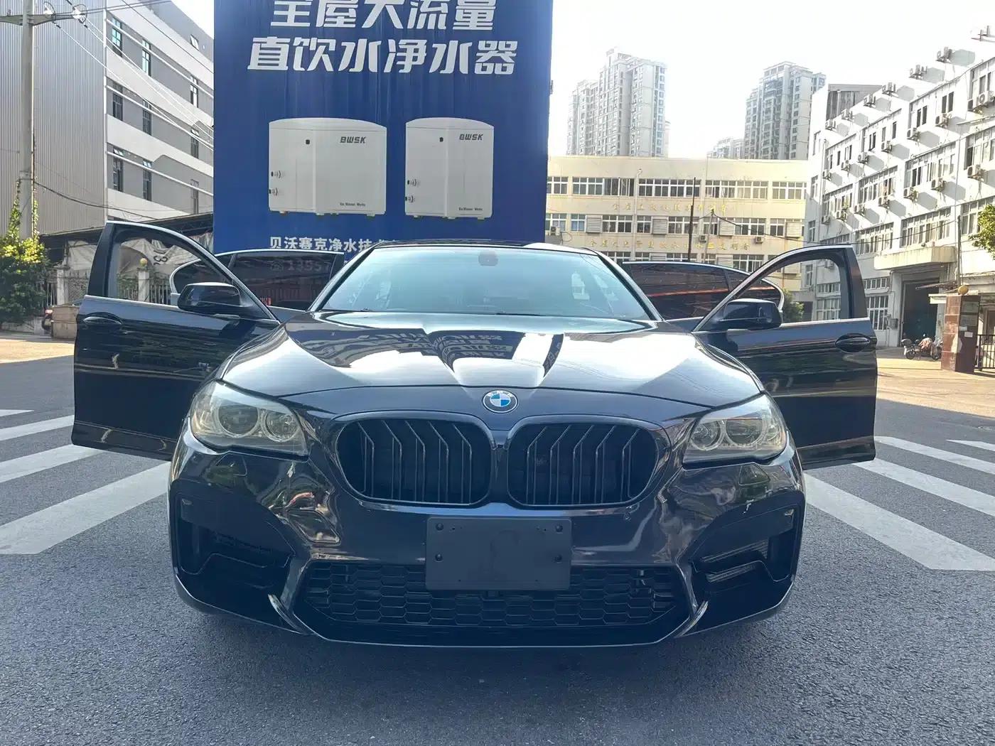 BMW 5 Series 2011 520Li Elegant Edition — миниатюра 1