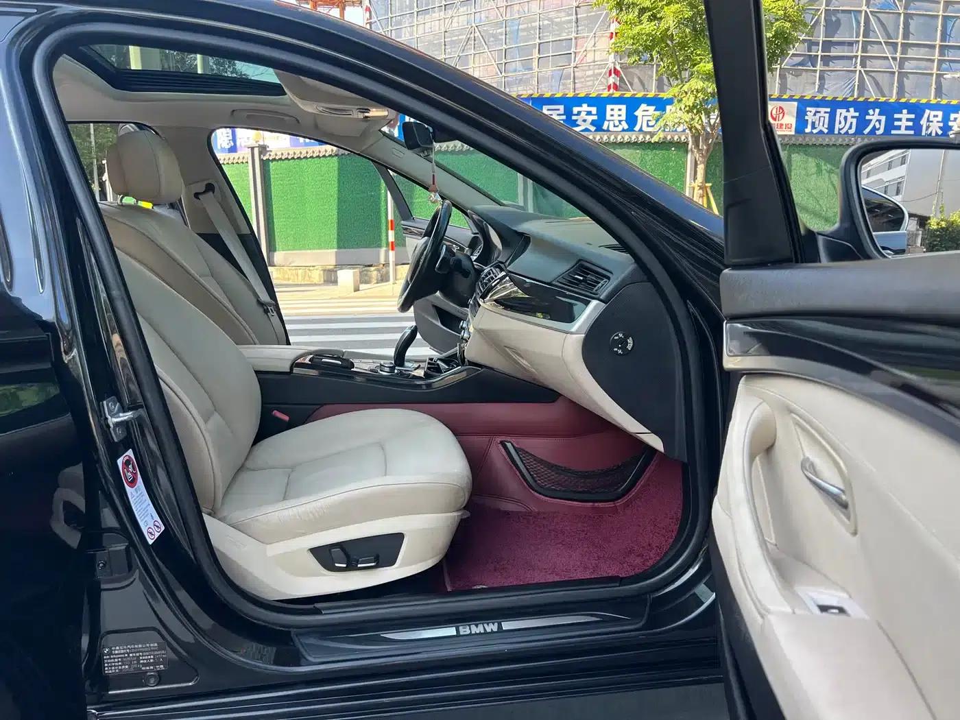 BMW 5 Series 2011 520Li Elegant Edition — миниатюра 11