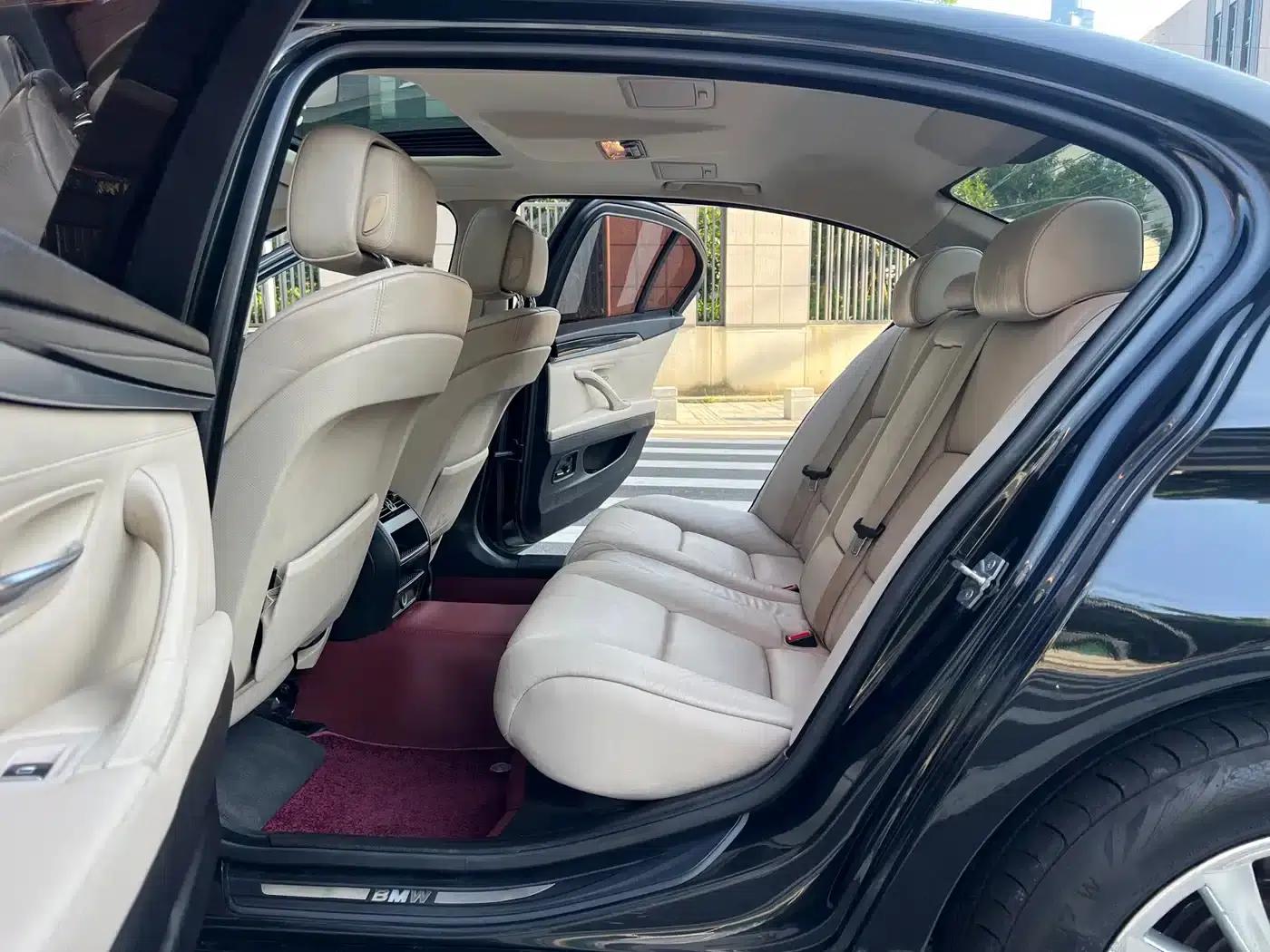 BMW 5 Series 2011 520Li Elegant Edition — миниатюра 14