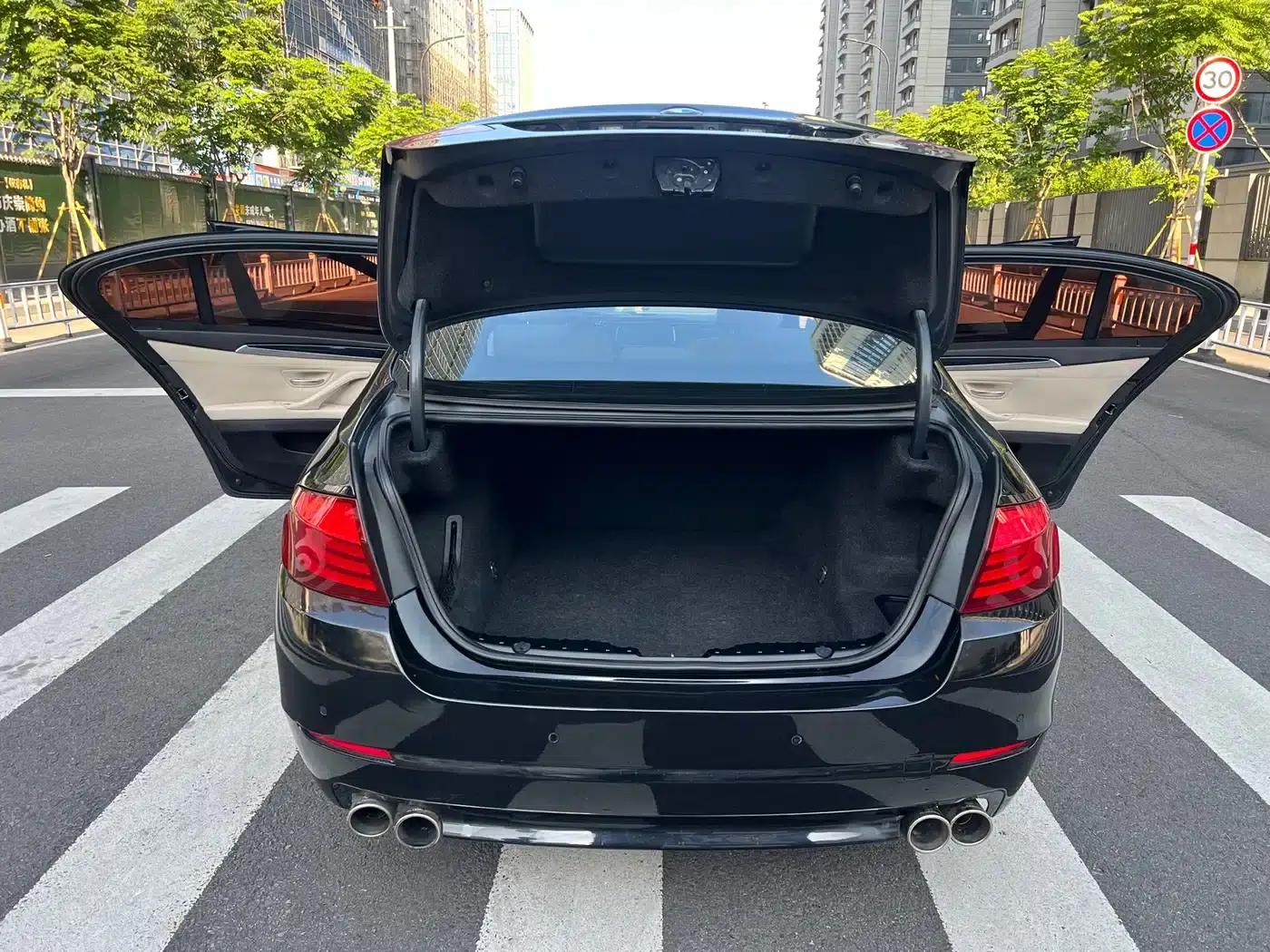 BMW 5 Series 2011 520Li Elegant Edition — миниатюра 15