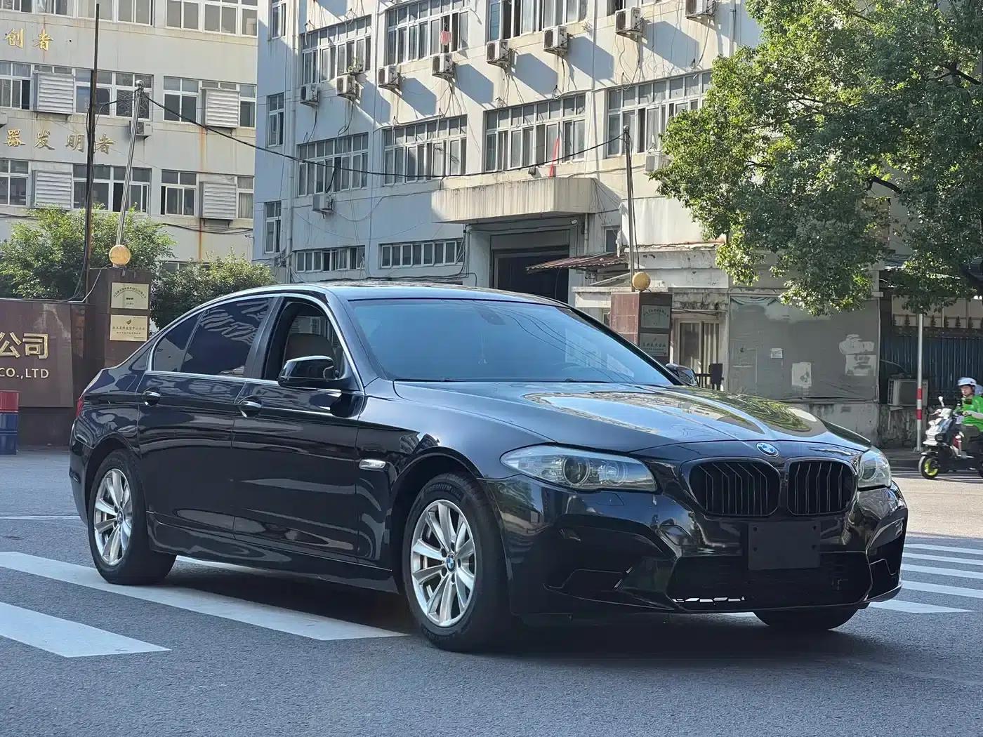 BMW 5 Series 2011 520Li Elegant Edition — миниатюра 3