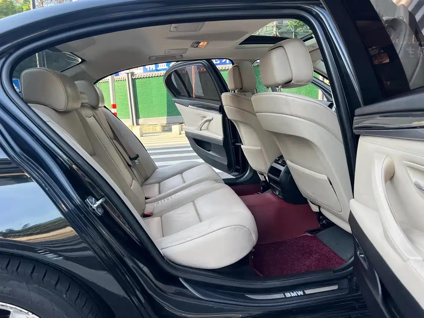 BMW 5 Series 2011 520Li Elegant Edition — миниатюра 10
