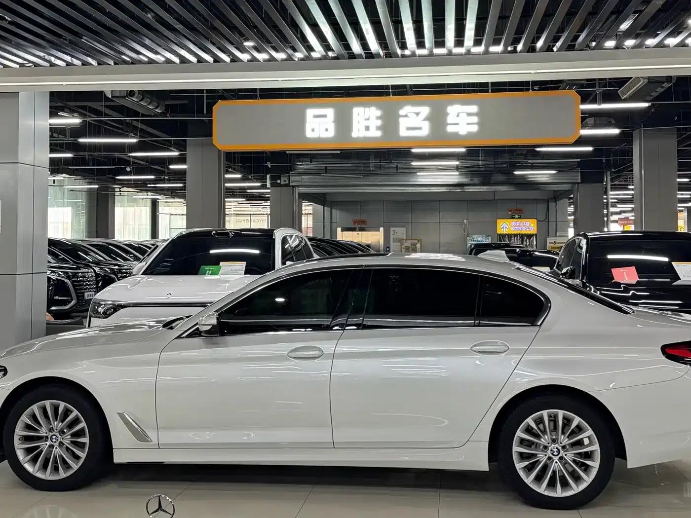 2021 BMW 5 Series Facelift 525Li Luxury Package — миниатюра 3