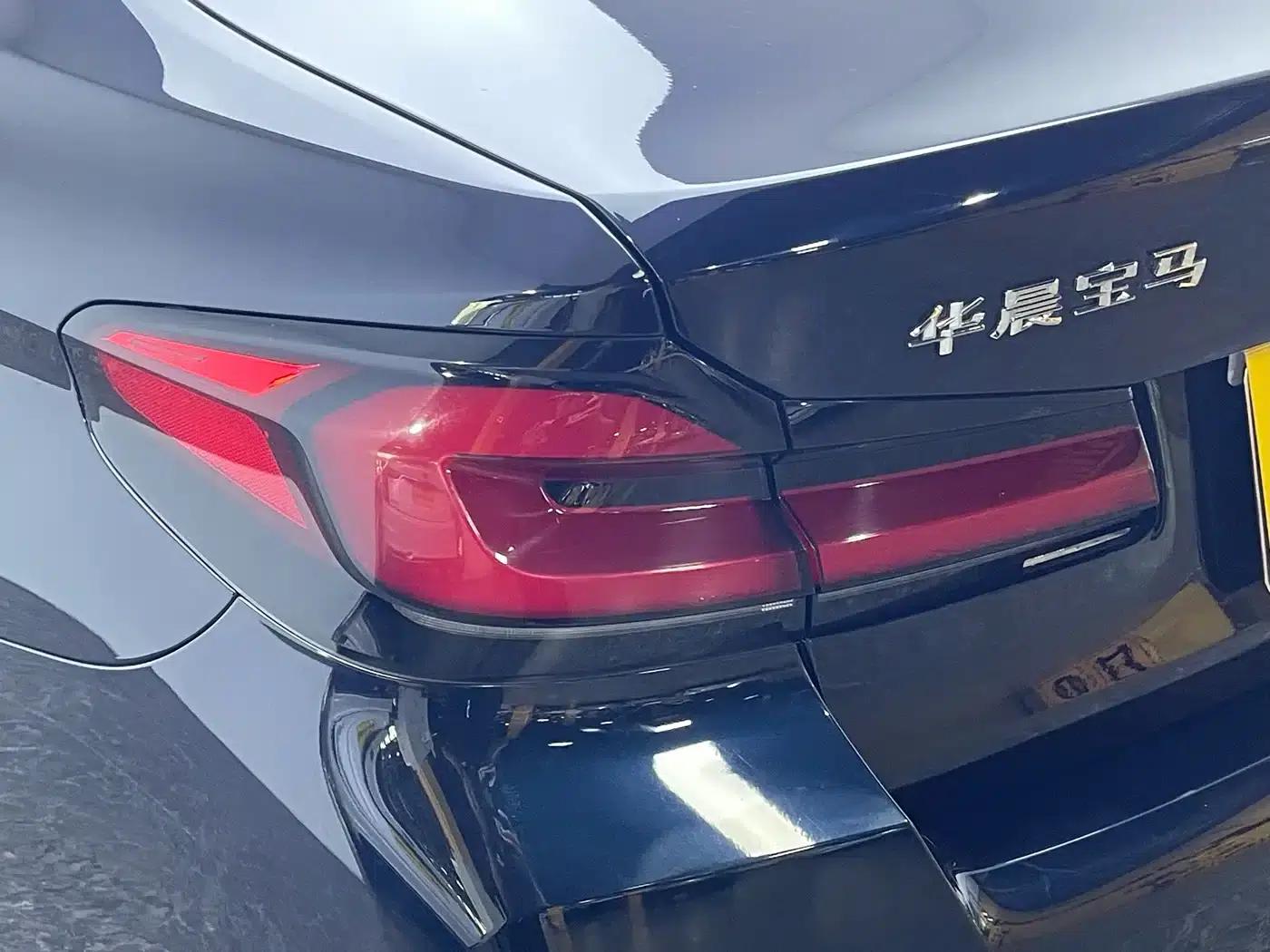 2022 BMW 5 Series 525Li M Sport Package — миниатюра 12
