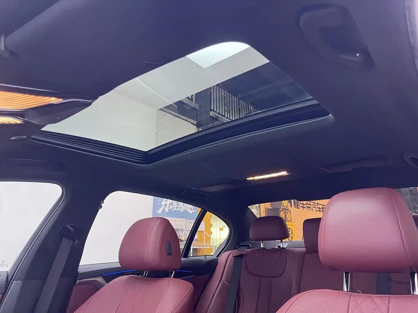 2022 BMW 5 Series 525Li M Sport Package — миниатюра 16