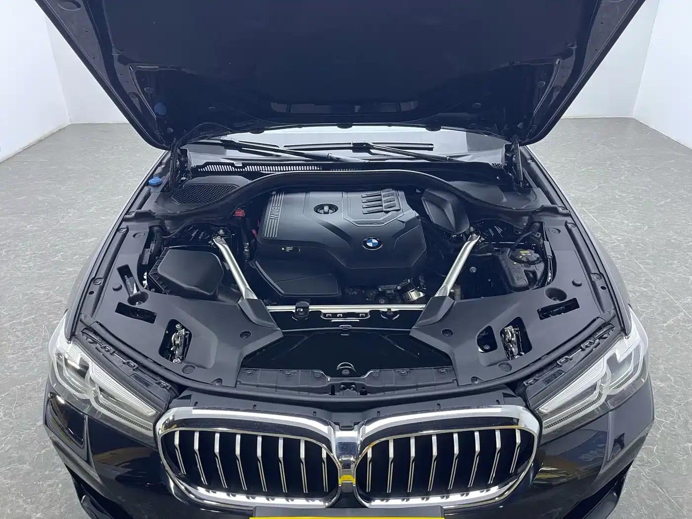 2022 BMW 5 Series 525Li M Sport Package — миниатюра 19