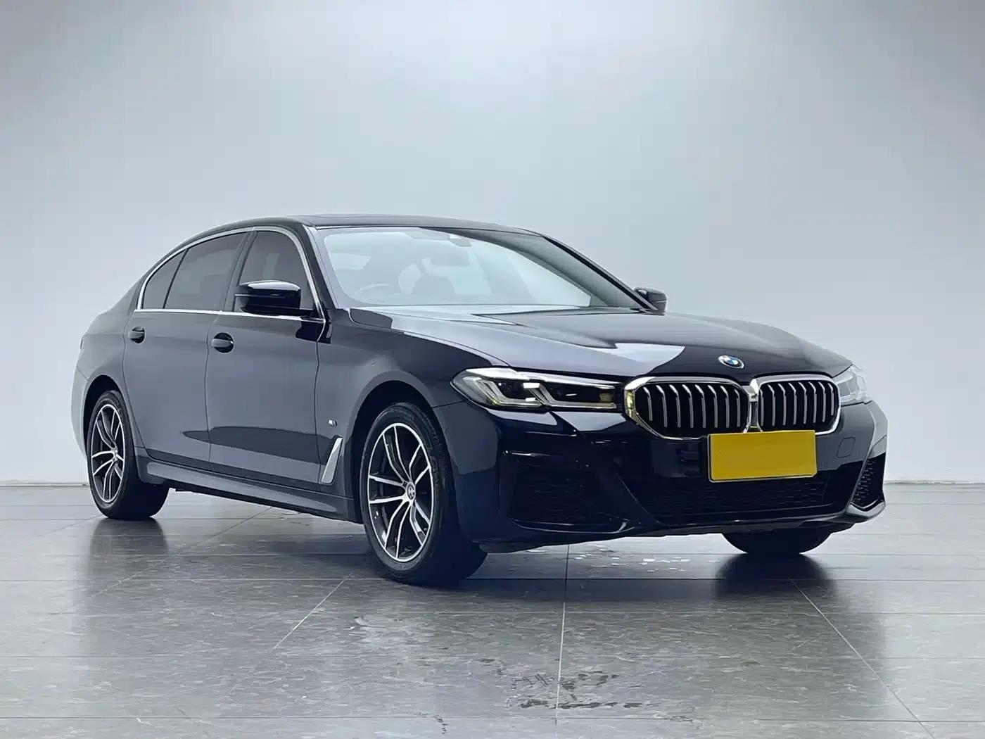 2022 BMW 5 Series 525Li M Sport Package — миниатюра 3