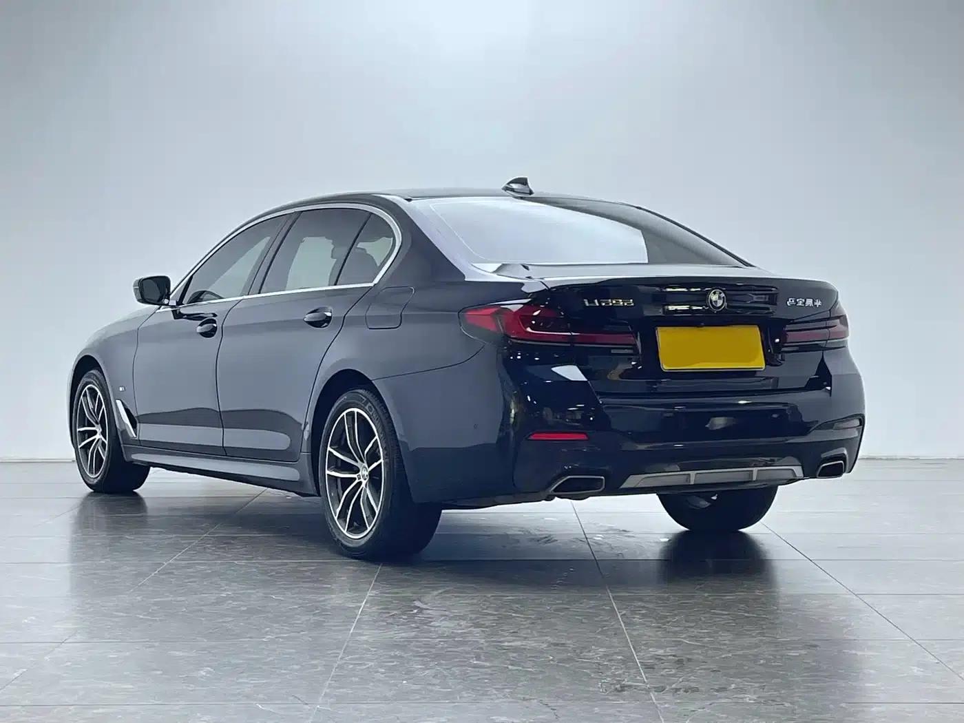 2022 BMW 5 Series 525Li M Sport Package — миниатюра 6