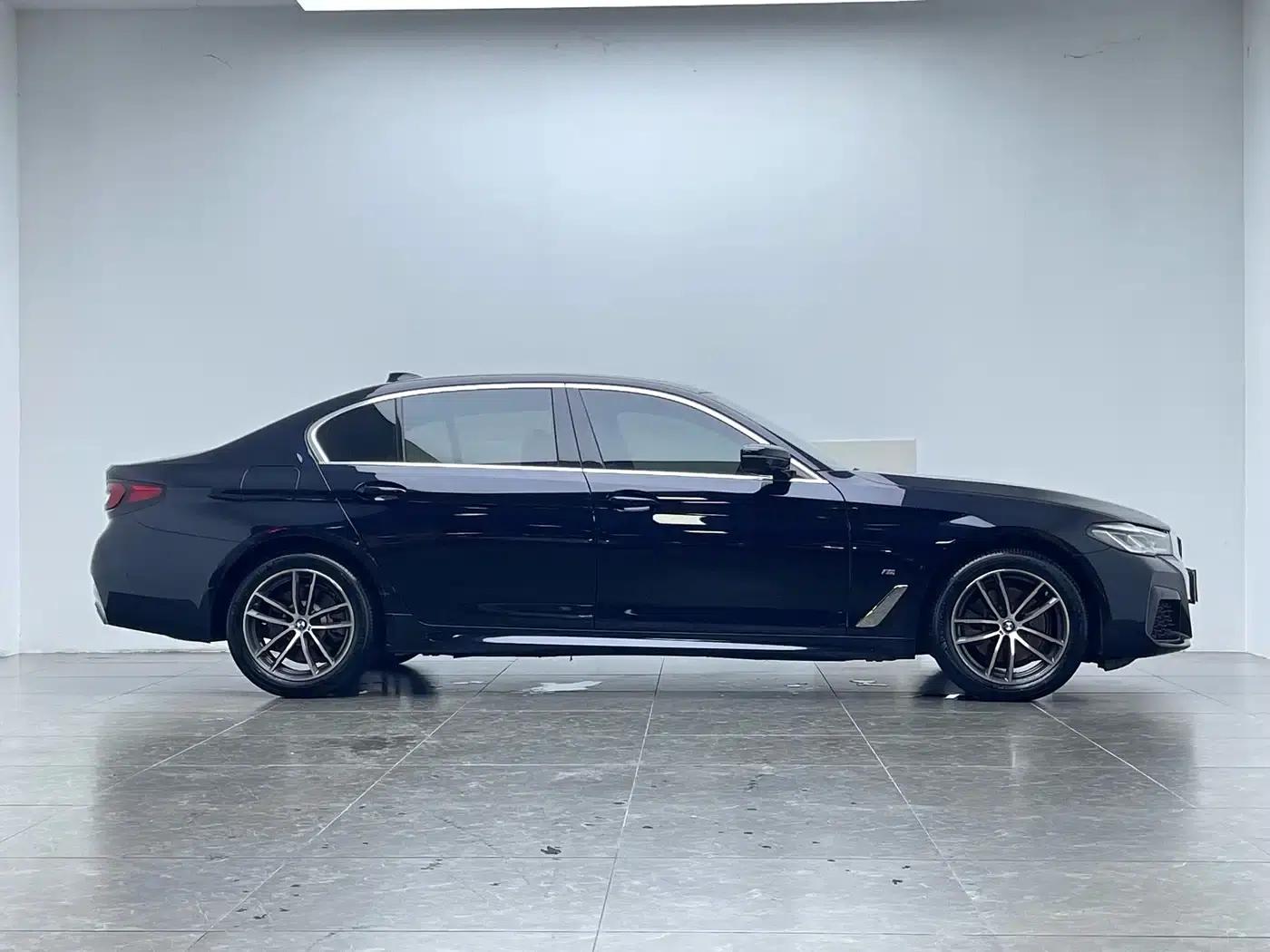 2022 BMW 5 Series 525Li M Sport Package — миниатюра 9