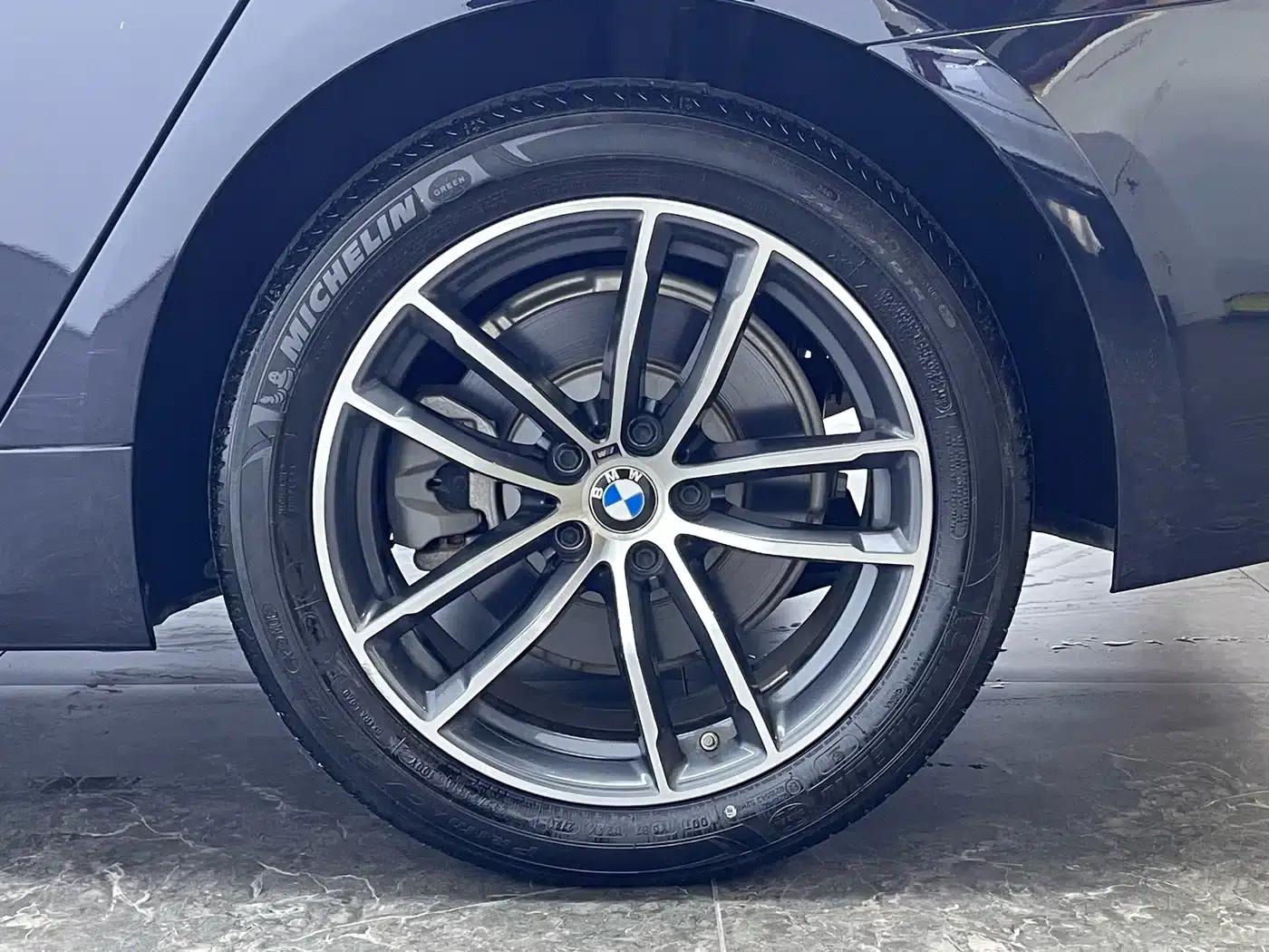 2022 BMW 5 Series 525Li M Sport Package — миниатюра 10