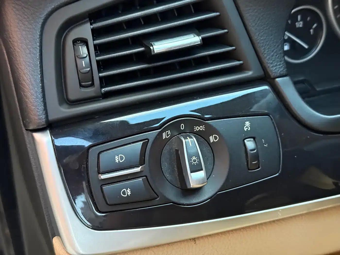 BMW 5 Series 2011 523Li Leading Edition — миниатюра 11