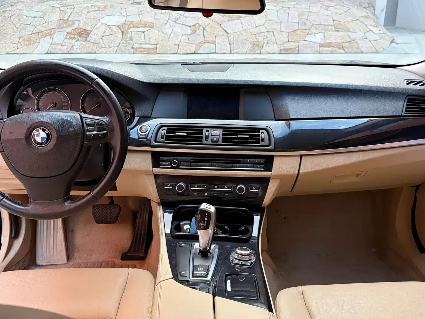 BMW 5 Series 2011 523Li Leading Edition — миниатюра 9