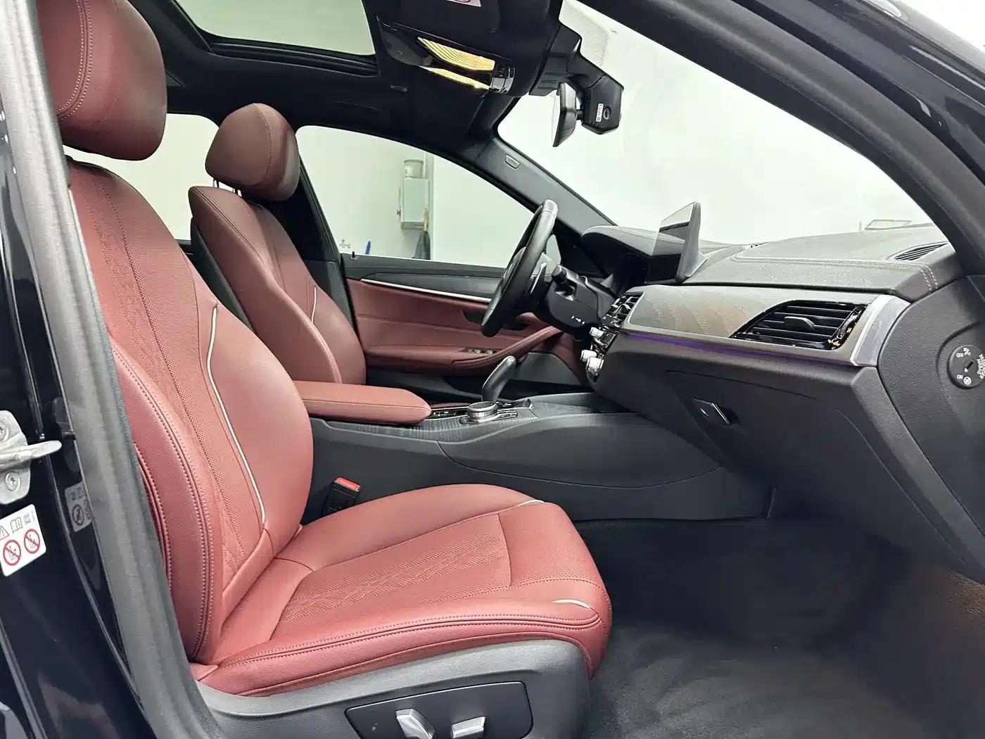 2022 BMW 5 Series 530Li Leading Edition M Sport Package — миниатюра 11