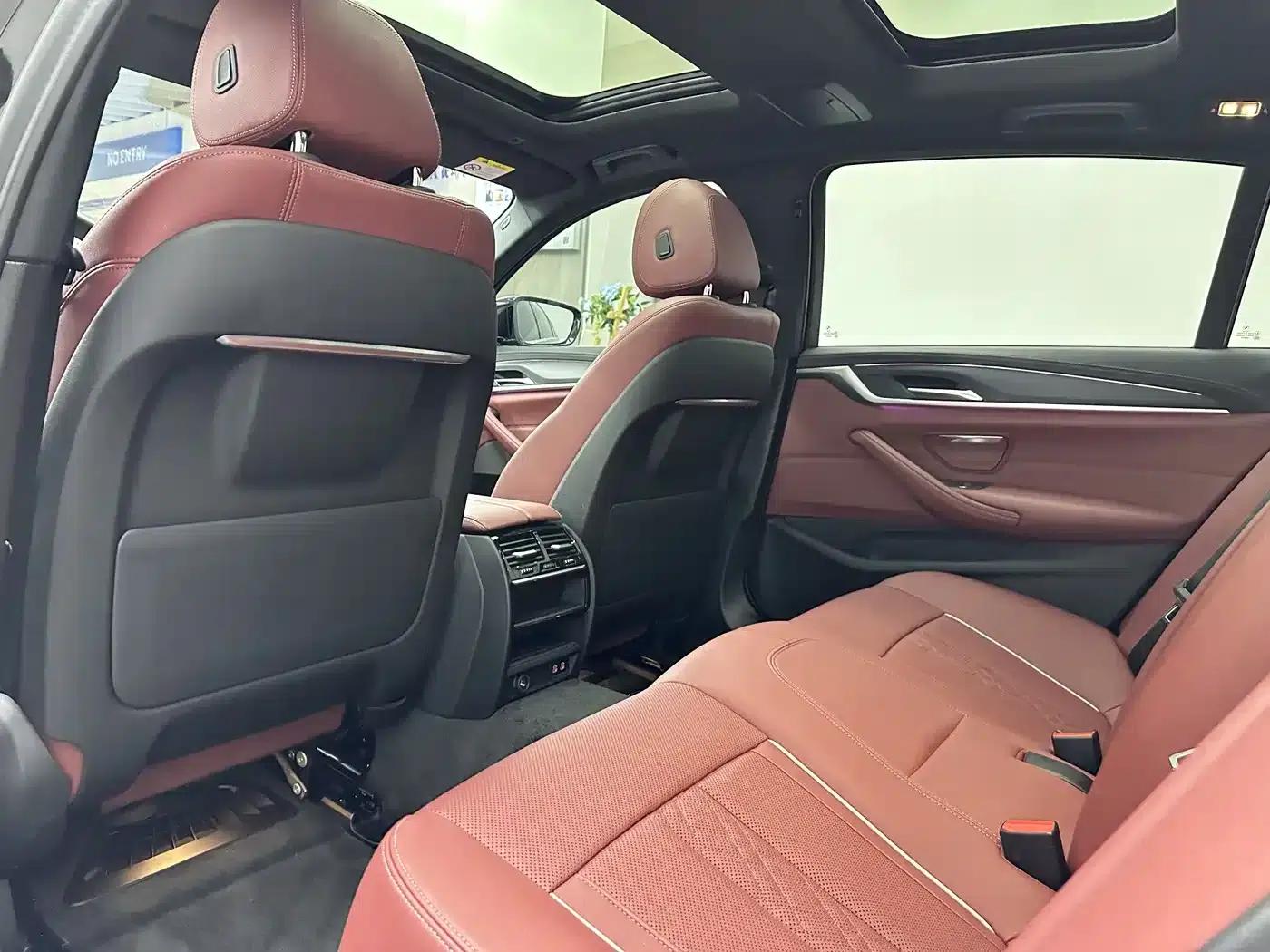 2022 BMW 5 Series 530Li Leading Edition M Sport Package — миниатюра 14