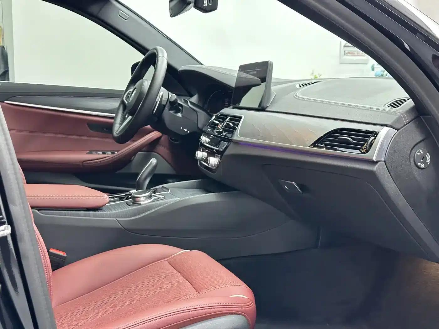 2022 BMW 5 Series 530Li Leading Edition M Sport Package — миниатюра 18