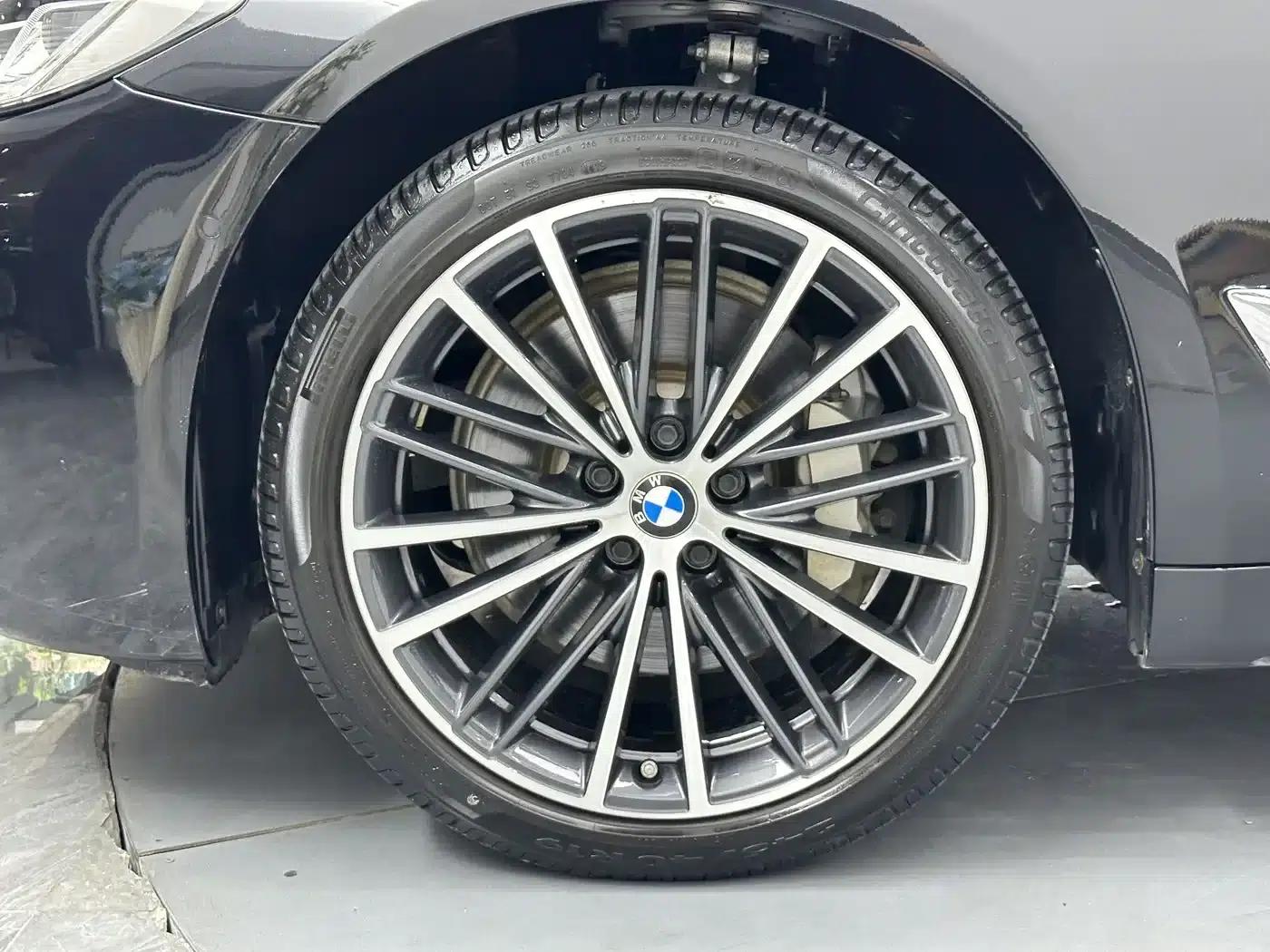 2022 BMW 5 Series 530Li Leading Edition M Sport Package — миниатюра 23