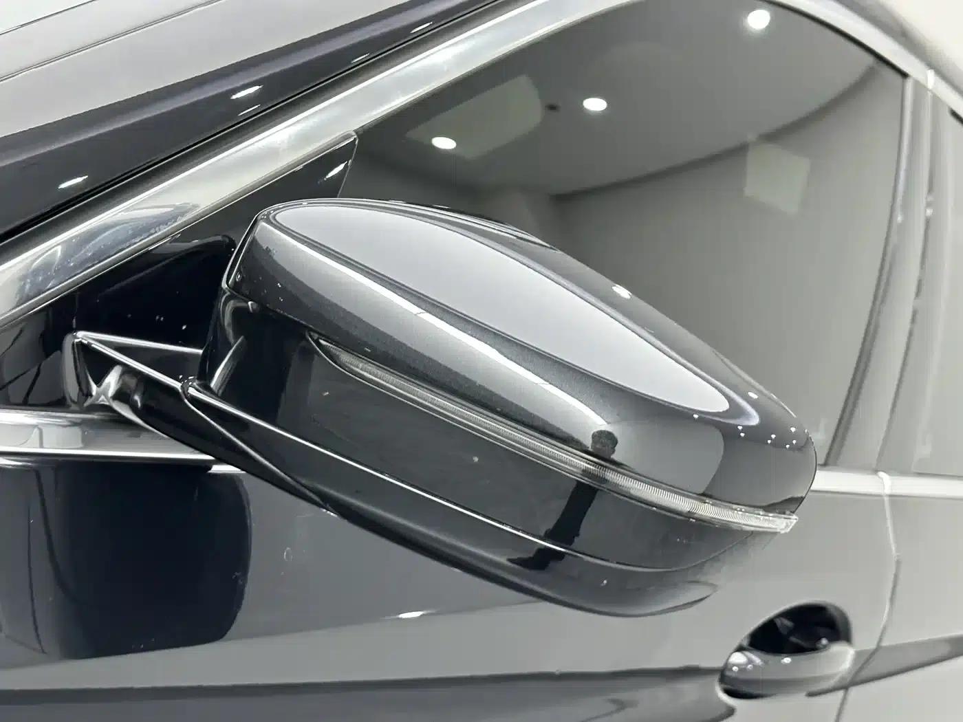 2022 BMW 5 Series 530Li Leading Edition M Sport Package — миниатюра 24