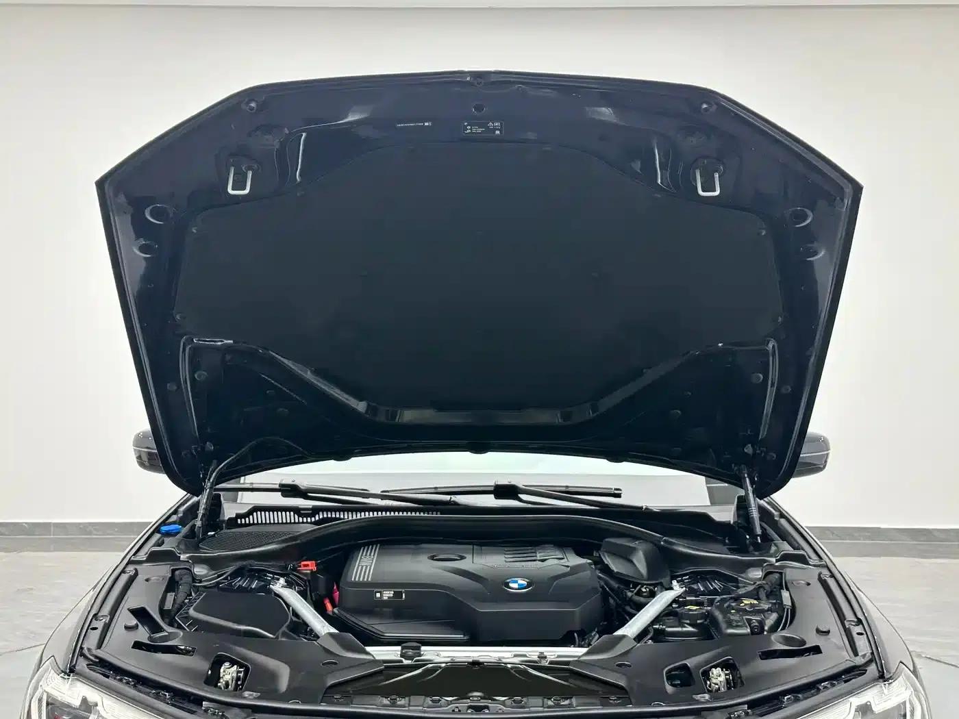 2022 BMW 5 Series 530Li Leading Edition M Sport Package — миниатюра 25