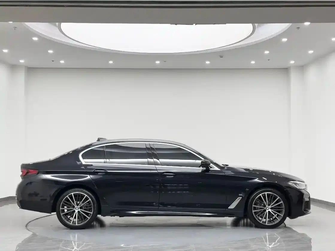2022 BMW 5 Series 530Li Leading Edition M Sport Package — миниатюра 4