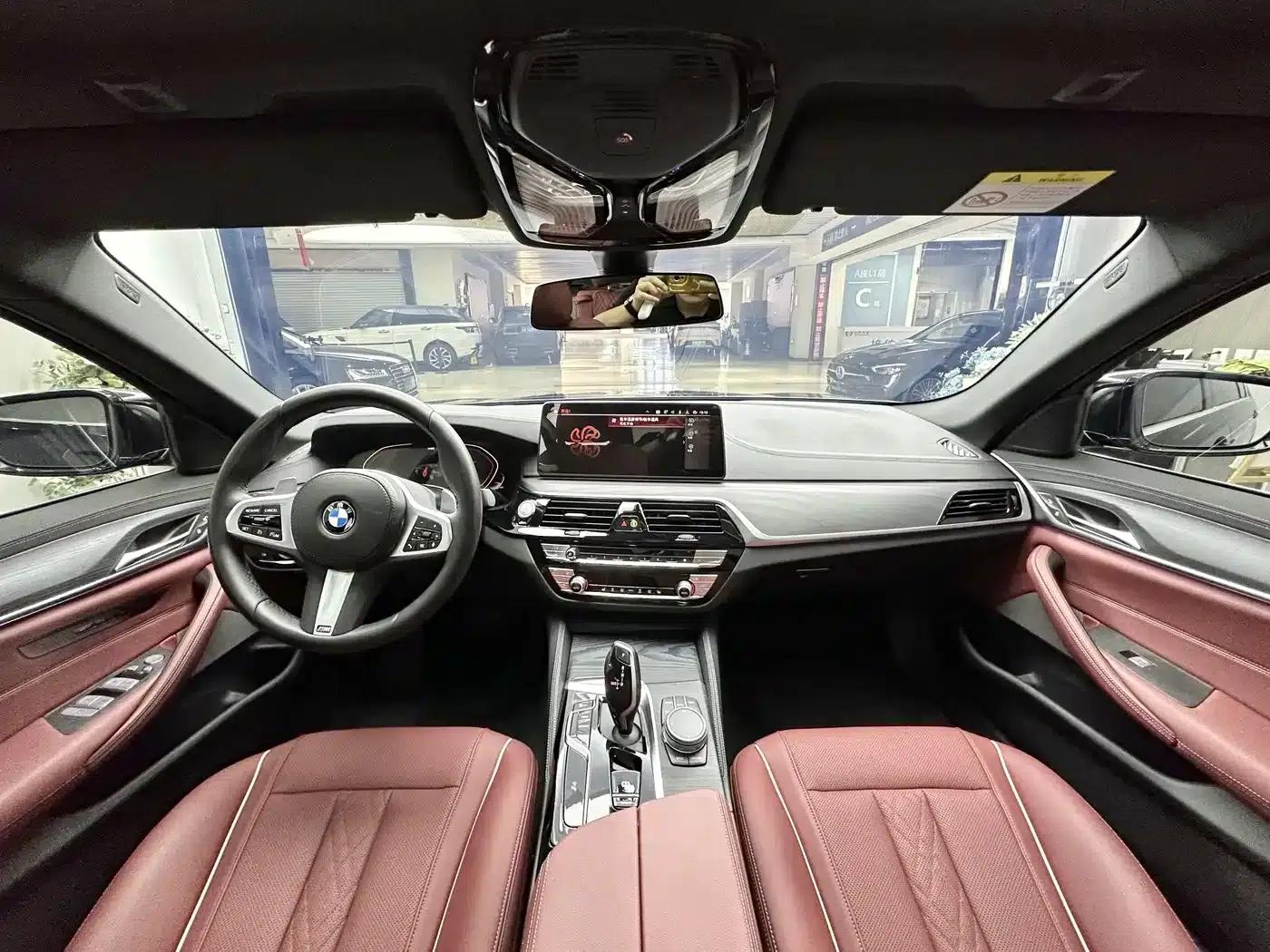 2022 BMW 5 Series 530Li Leading Edition M Sport Package — миниатюра 9