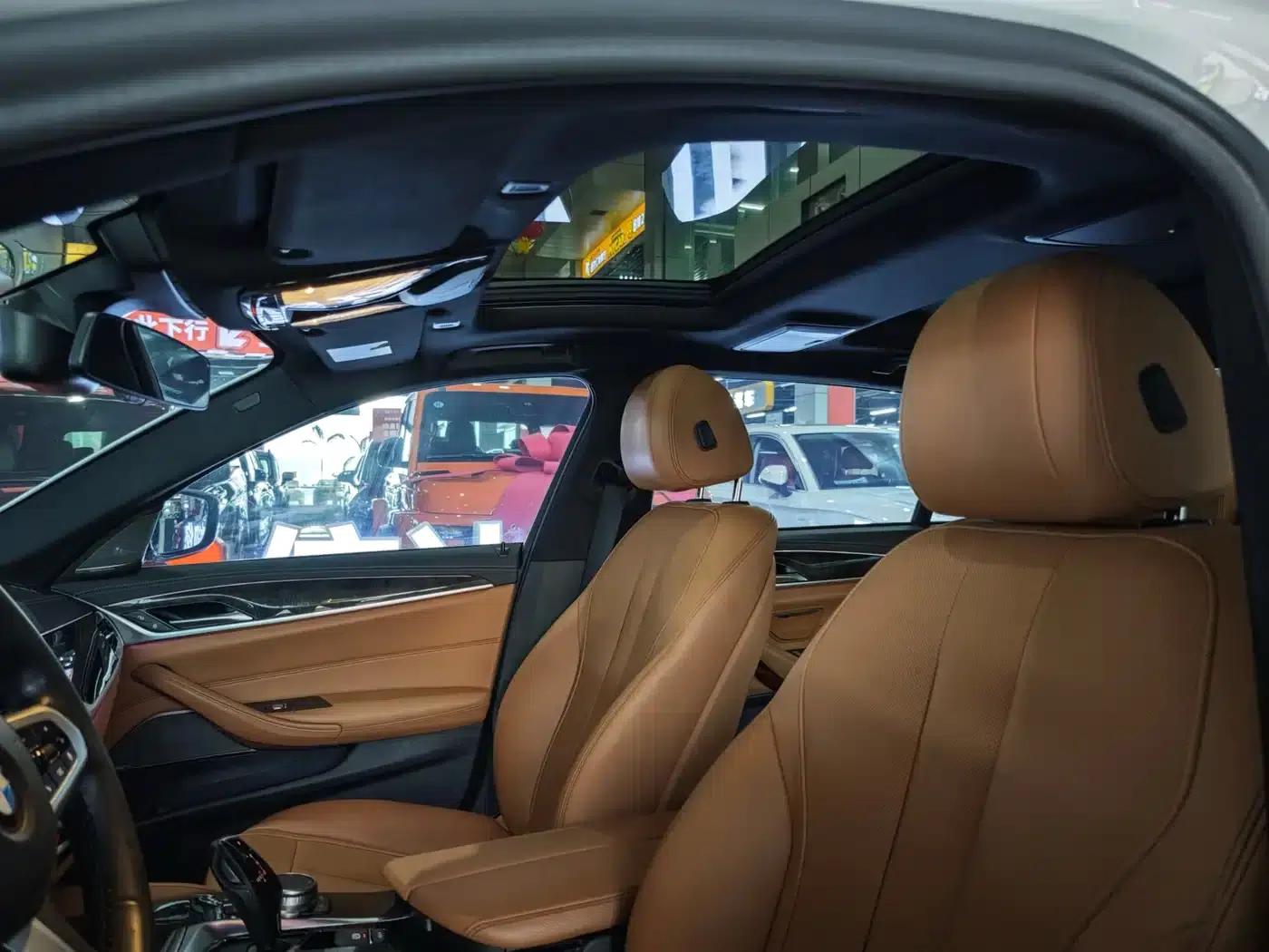 2020 BMW 5 Series 530Li Luxury M Sport Package — миниатюра 11