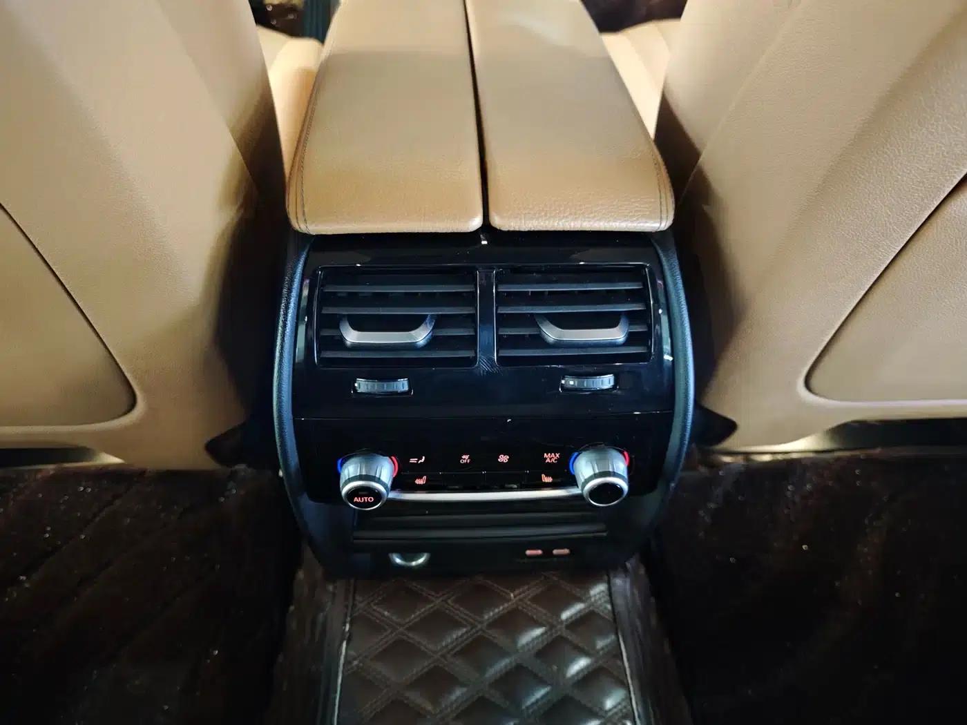 2020 BMW 5 Series 530Li Luxury M Sport Package — миниатюра 12