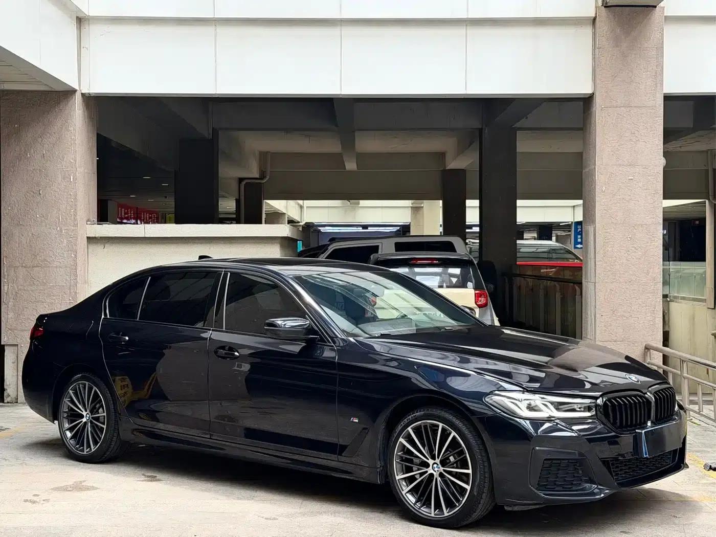 2021 BMW 5 Series 530Li Leading Edition M Sport Package — миниатюра 1