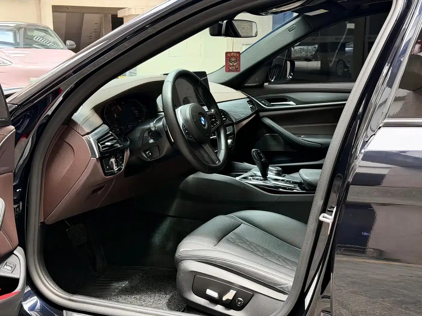 2021 BMW 5 Series 530Li Leading Edition M Sport Package — миниатюра 5
