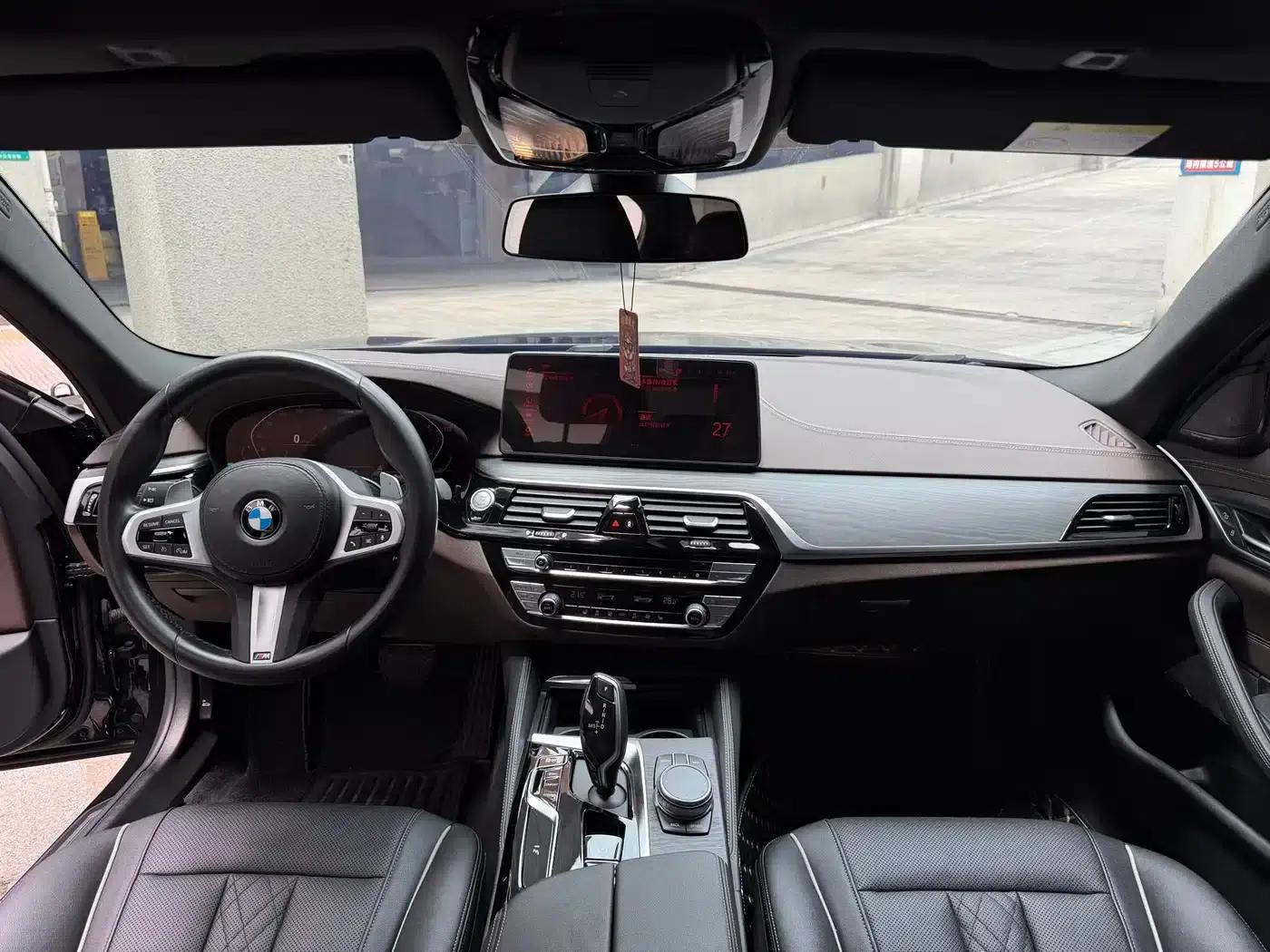 2021 BMW 5 Series 530Li Leading Edition M Sport Package — миниатюра 7