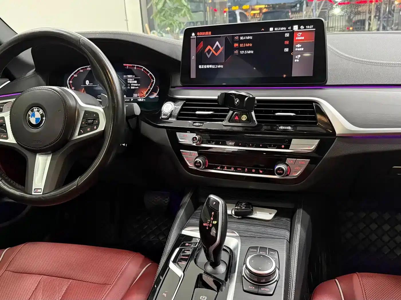 2022 BMW 5 Series 530Li Leading Edition M Sport Package — миниатюра 11