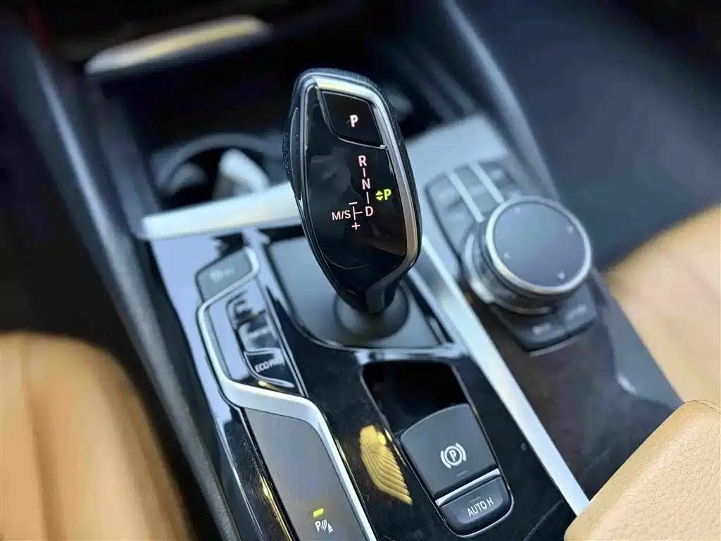 BMW 5 Series 2018 528Li Launch Special Edition — миниатюра 11