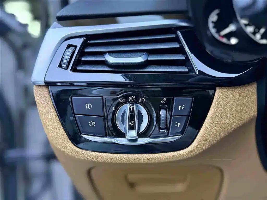 BMW 5 Series 2018 528Li Launch Special Edition — миниатюра 13