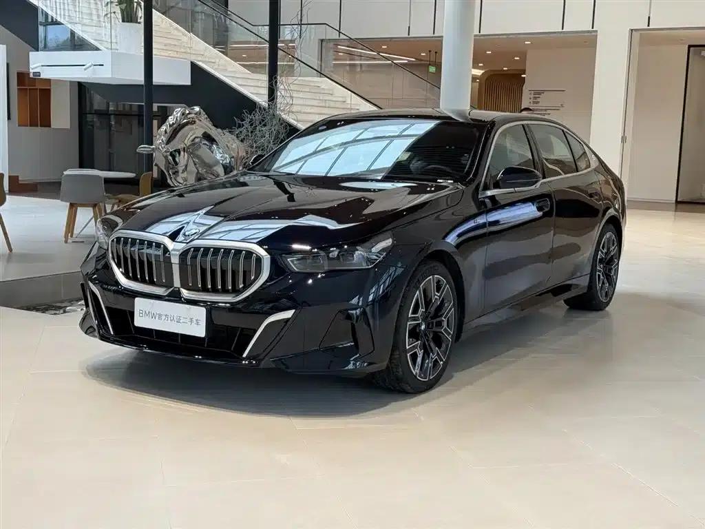 2025 BMW 5 Series 530Li Luxury M Sport Package — миниатюра 1