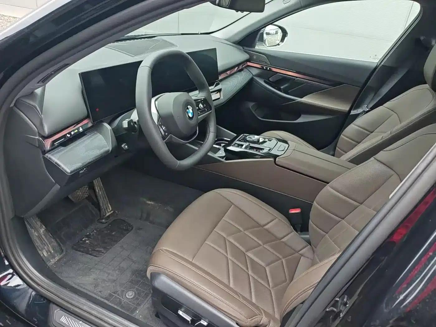 2025 BMW 5 Series 530Li Leading Luxury Package — миниатюра 10