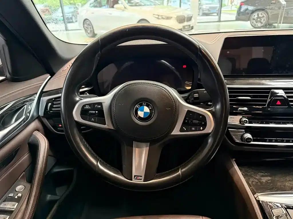 2020 BMW 5 Series 525Li M Sport Package — миниатюра 2