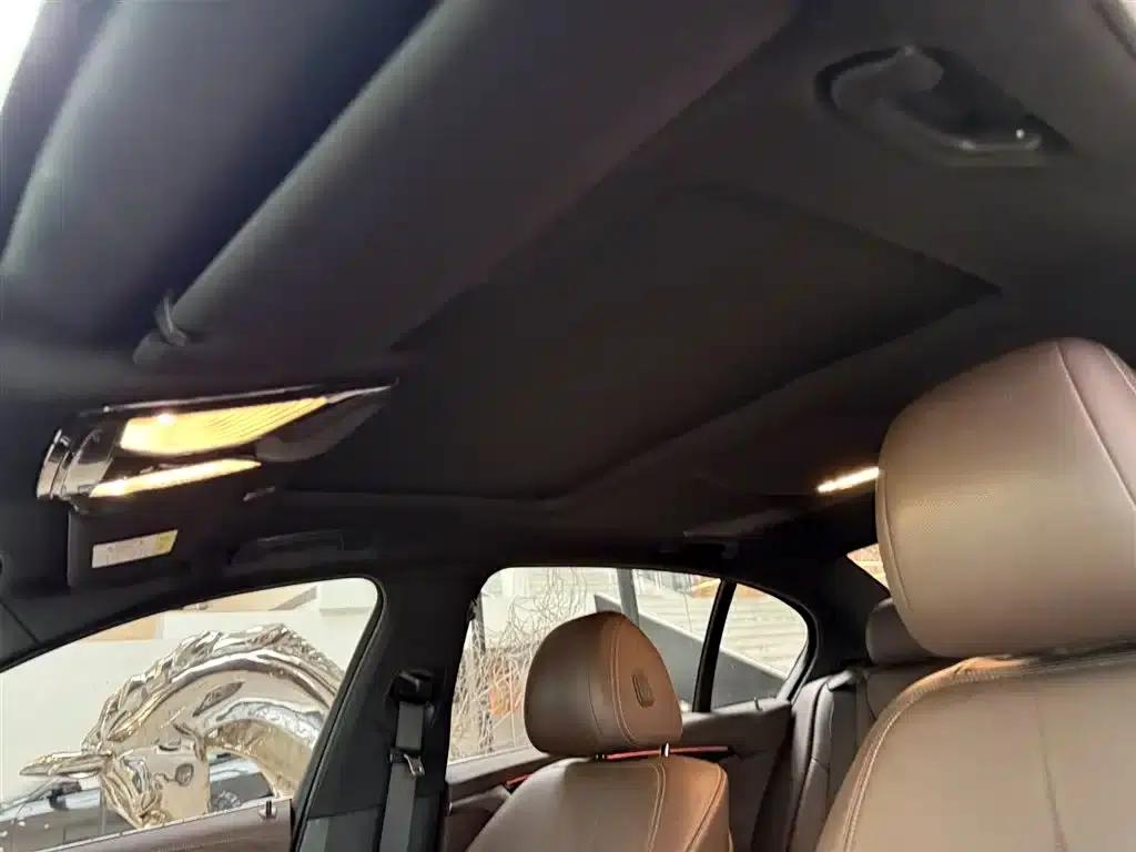 2020 BMW 5 Series 525Li M Sport Package — миниатюра 12