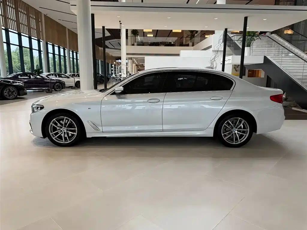 2020 BMW 5 Series 525Li M Sport Package — миниатюра 3