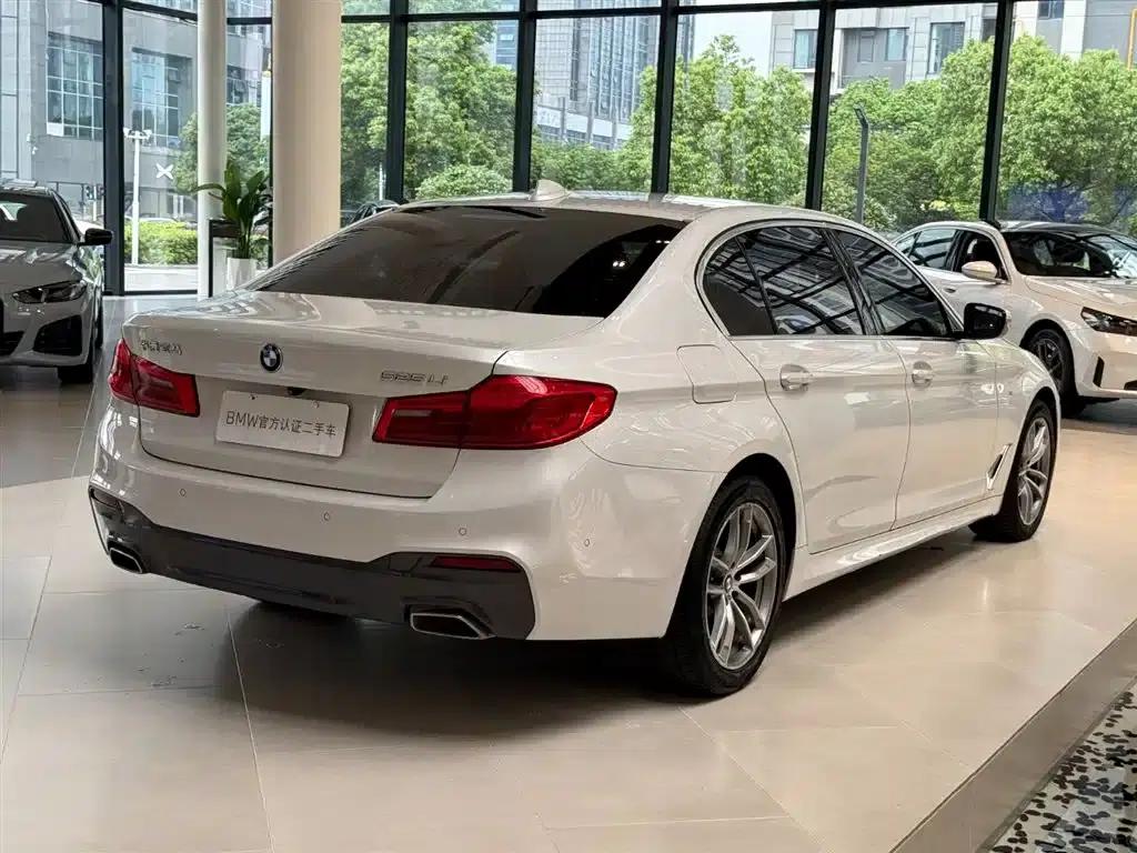 2020 BMW 5 Series 525Li M Sport Package — миниатюра 4