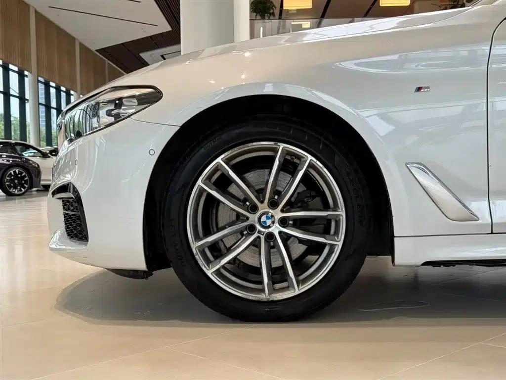 2020 BMW 5 Series 525Li M Sport Package — миниатюра 9